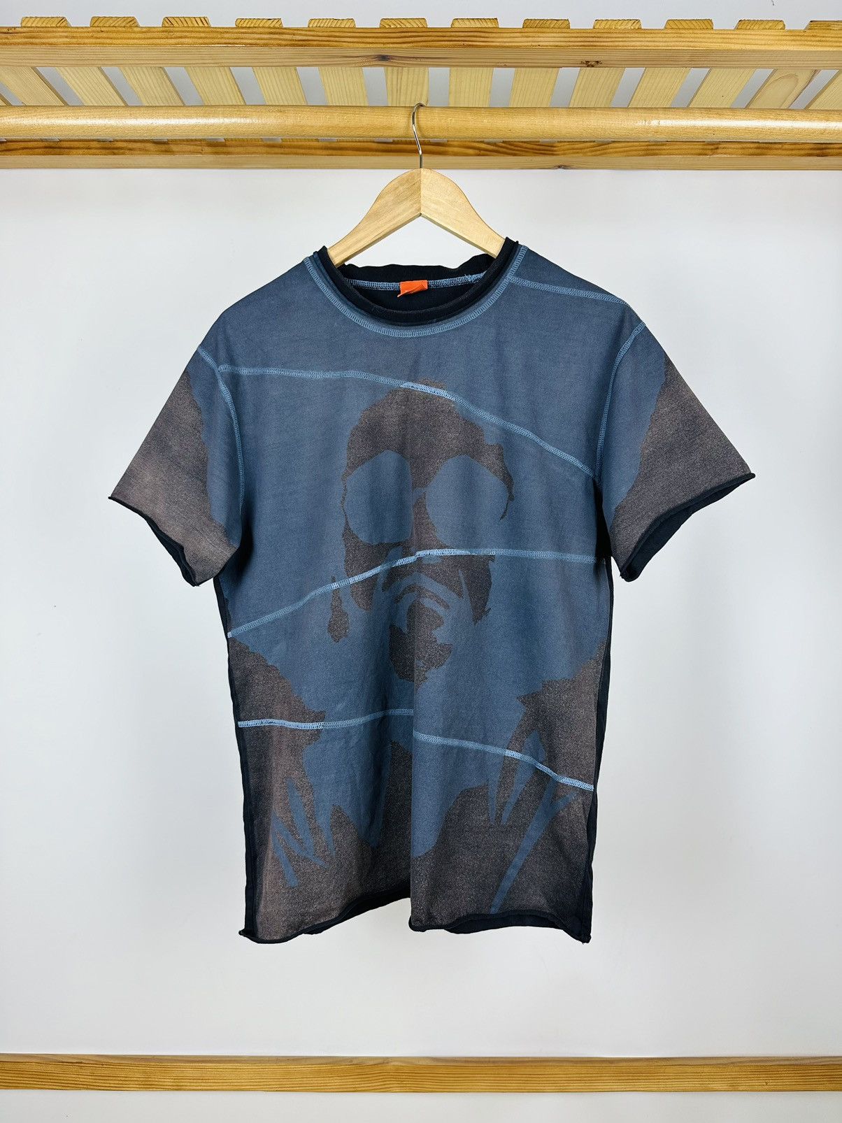 Hugo Boss × Vintage Vintage Hugo Boss Orange T-Shirt Skull Logo Size L Size US L / EU 52-54 / 3 - 1 Thumbnail