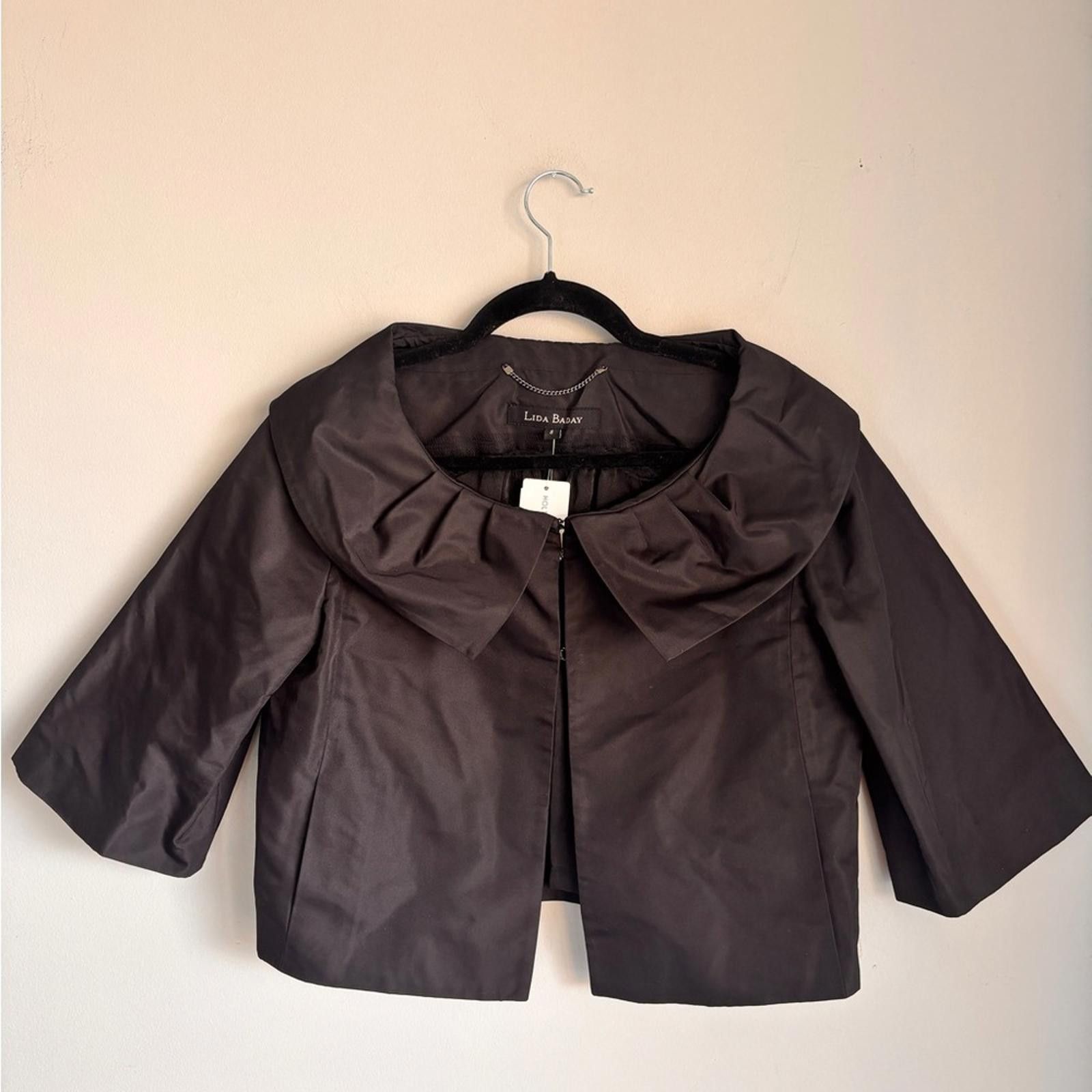 Designer Sophisticated Black Cape with Dramatic Collar Size M / US 6-8 / IT 42-44 - 1 Thumbnail