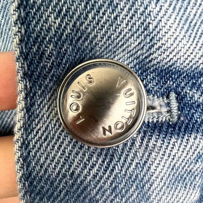 Louis Vuitton Louis Vuitton SS25 Early Spring Men's Collection Logo Sing Size US M / EU 48-50 / 2 - 6 Thumbnail