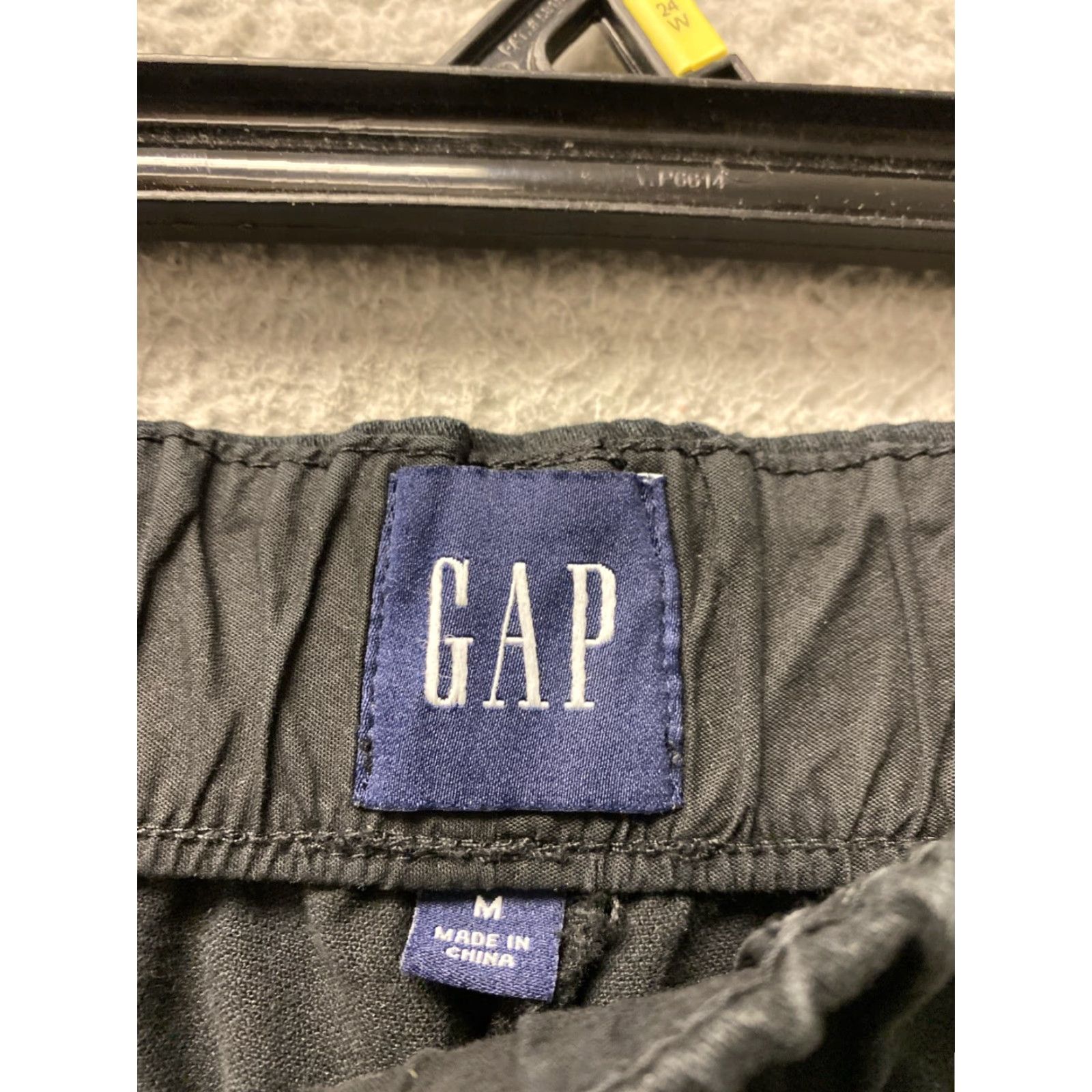 Gap Gap Pants Women Size M Black Cargo Elastic Waist / 129-37 Size 32" / US 10 / IT 46 - 2 Thumbnail