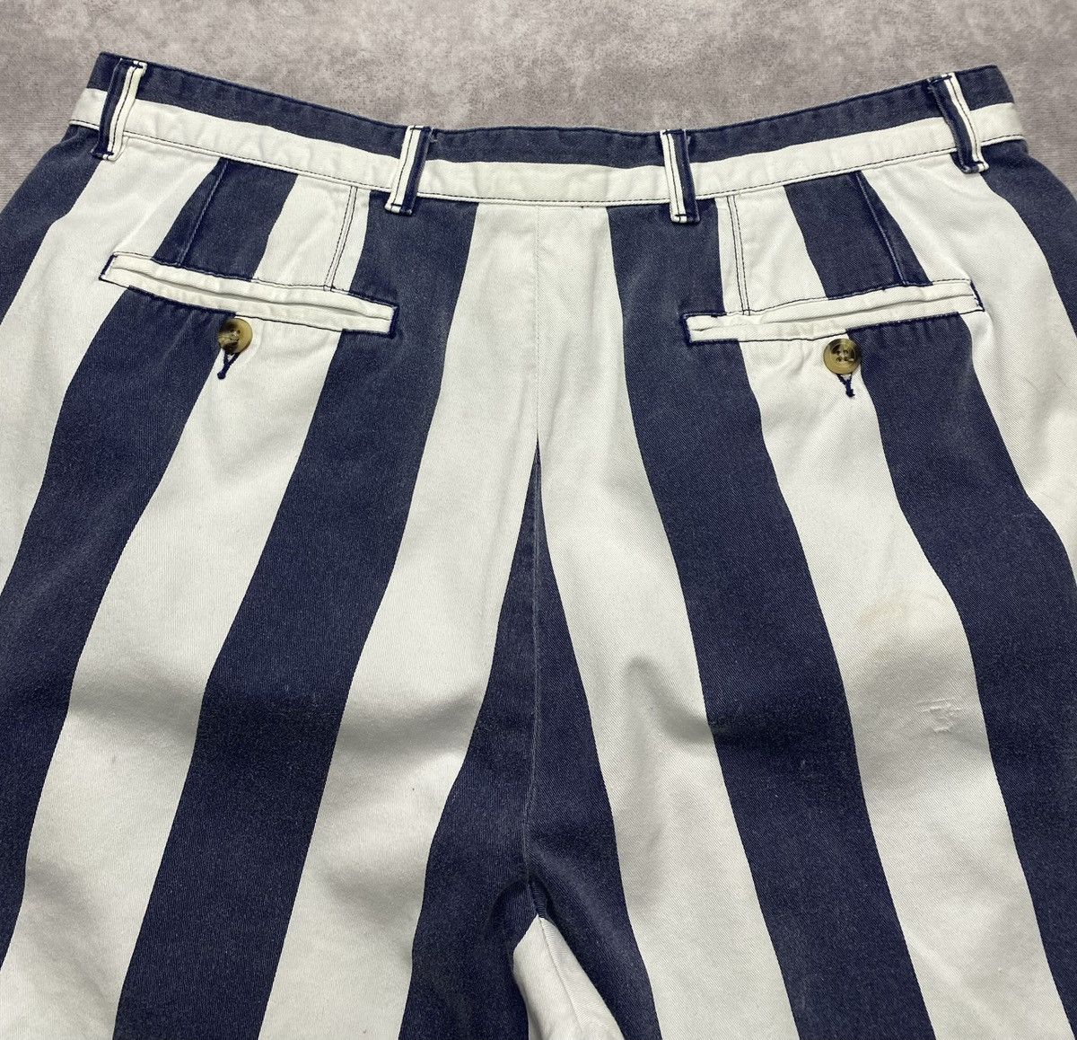 Tommy Hilfiger 90’s Vintage Tommy Hilfiger Striped Cotton Shorts Size US 36 / EU 52 - 2 Thumbnail