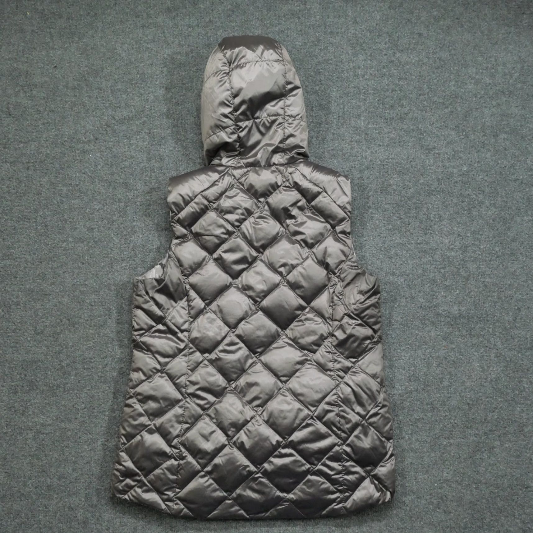 Vintage Gerry Vest Womens Medium Grey Down Puffer Reversible Hooded Outdoors Jacket Coat Size M / US 6-8 / IT 42-44 - 4 Thumbnail