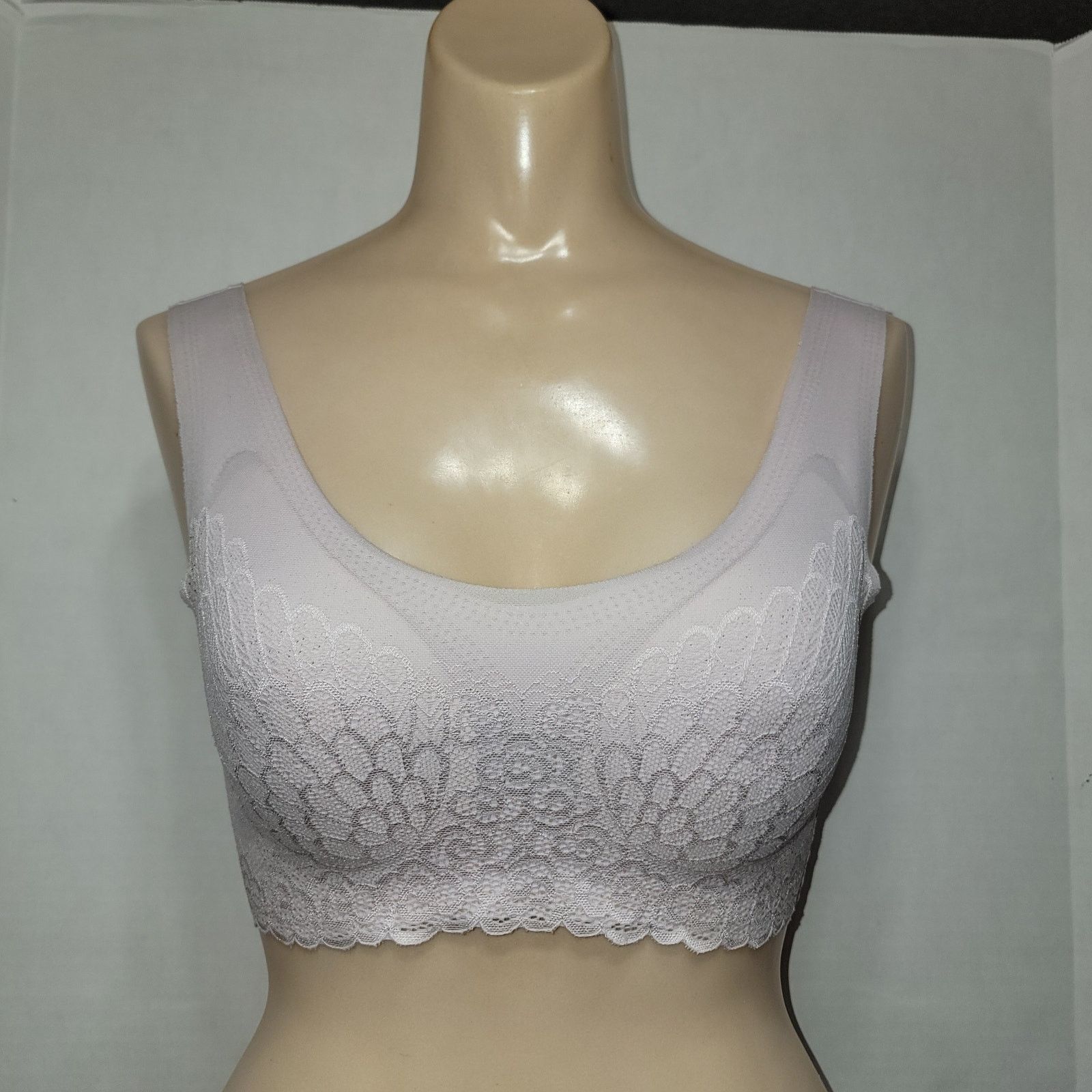 Other Daisy Fuentes Padded Slip-On Bra w/ Lace Front - Size Small Size ONE SIZE - 1 Thumbnail