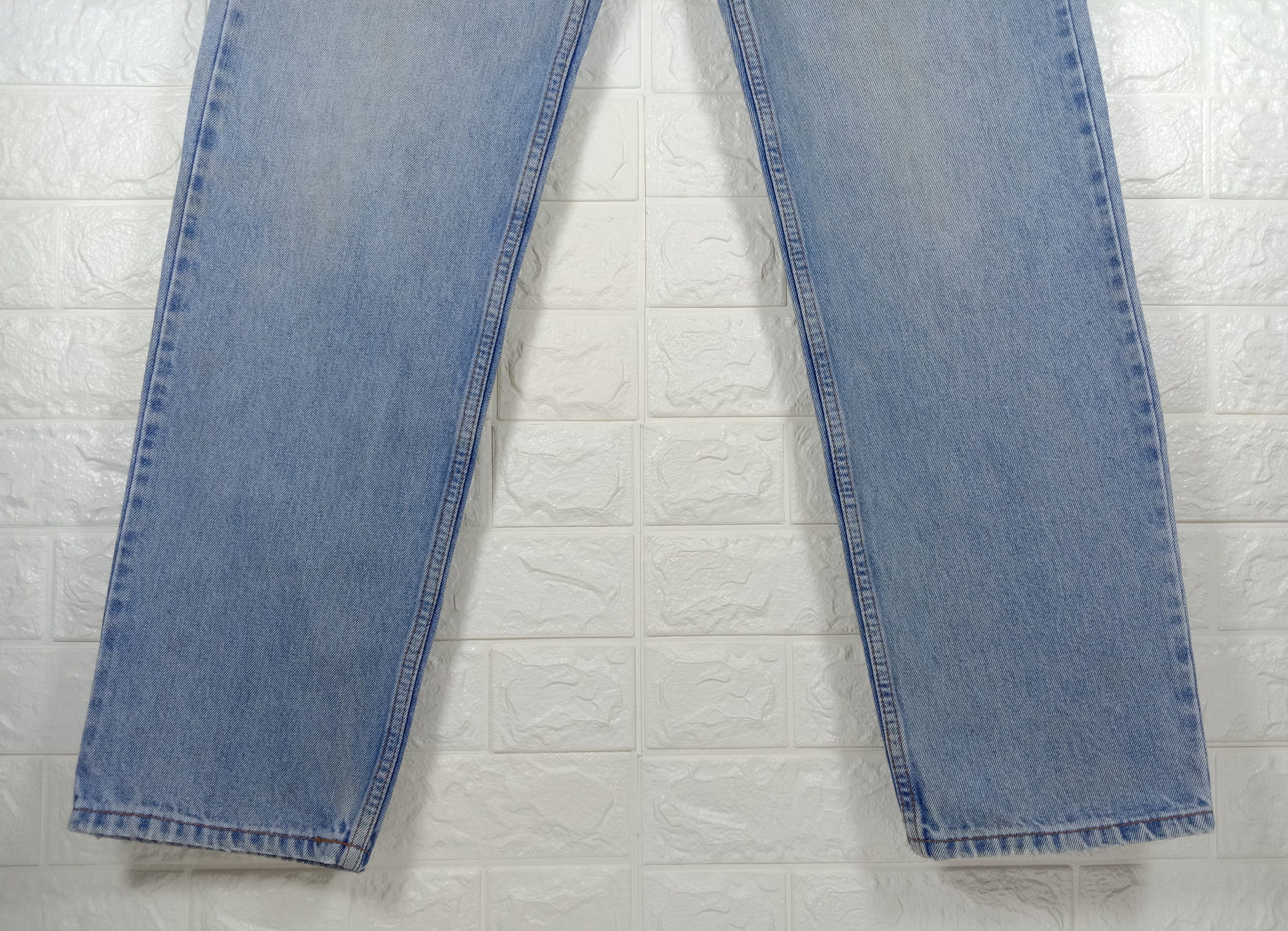 Levi's Vintage Levi's 550 Light Wash Jeans Relaxed Fit Denim Size US 32 / EU 48 - 4 Thumbnail