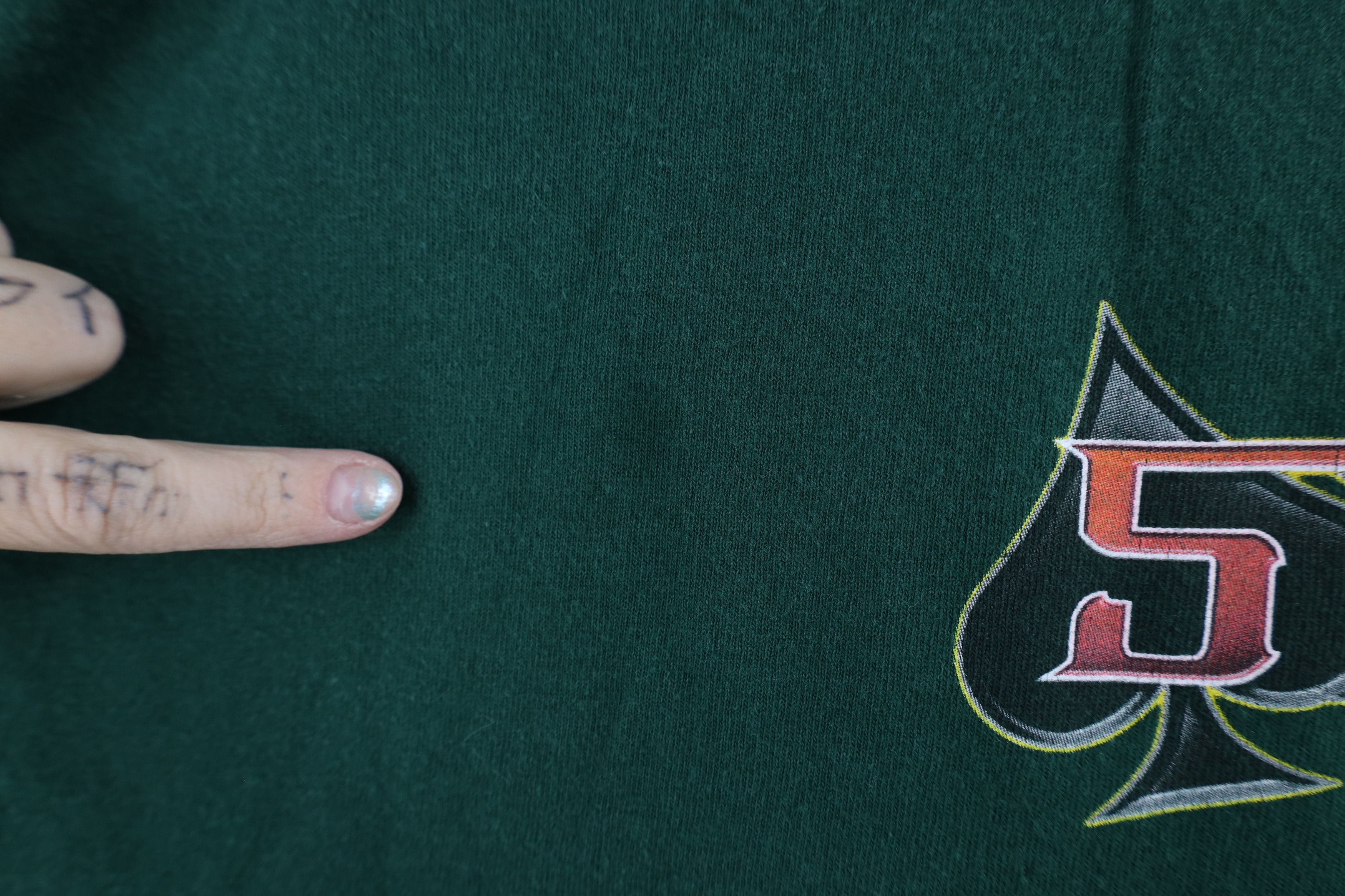 Vintage Vintage Y2K 2004 Out 5 Aces Poker Room Gambling T-Shirt Size US XL / EU 56 / 4 - 6 Thumbnail