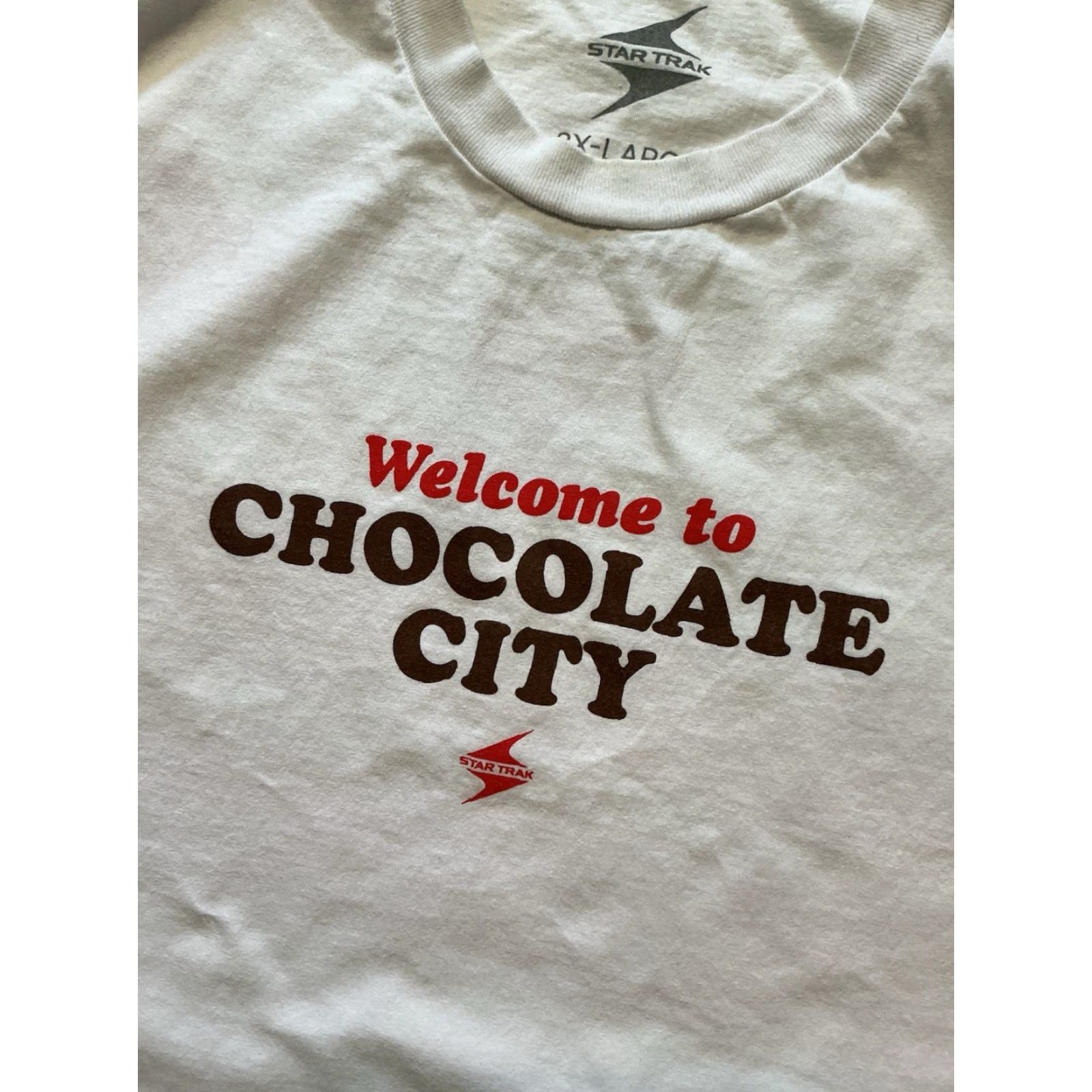 CHOCOOLATE VINTAGE Commonwealth Star Trak Welcome To Chocolate City White Graphic S/S T-Shirt 2XL Size US XXL / EU 58 / 5 - 7 Thumbnail