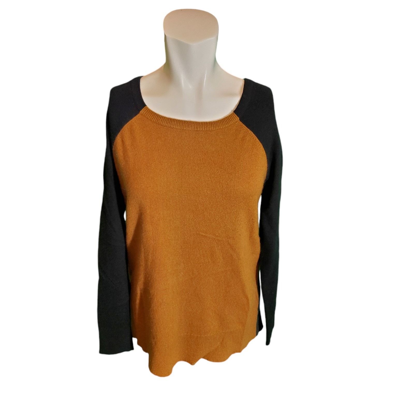 Neiman Marcus Neiman Marcus Cashmere Sweater Reversible Cardigan Tan/gry/B Size L / US 10 / IT 46 - 1 Thumbnail