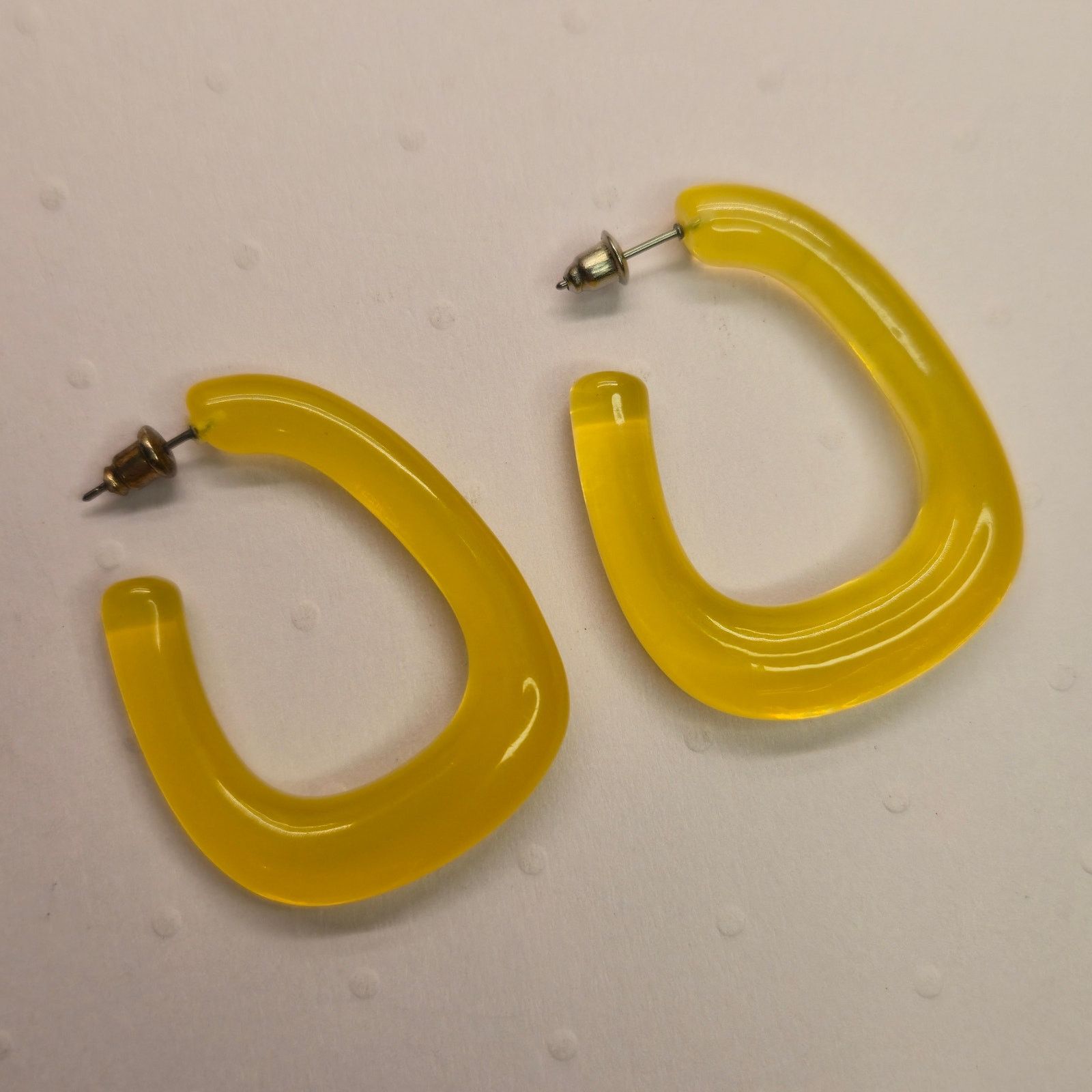 Vintage Vintage Mod Acrylic U-Shape Mini Hoop Earrings Geometric Size ONE SIZE - 8 Thumbnail