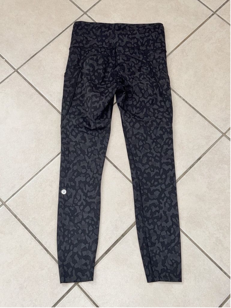 Lululemon LULULEMON F&F HR WITH POCKETS 23” LEGGING BLACK GREY SIZE 4 Size 27" / US 4 / IT 40 - 4 Thumbnail