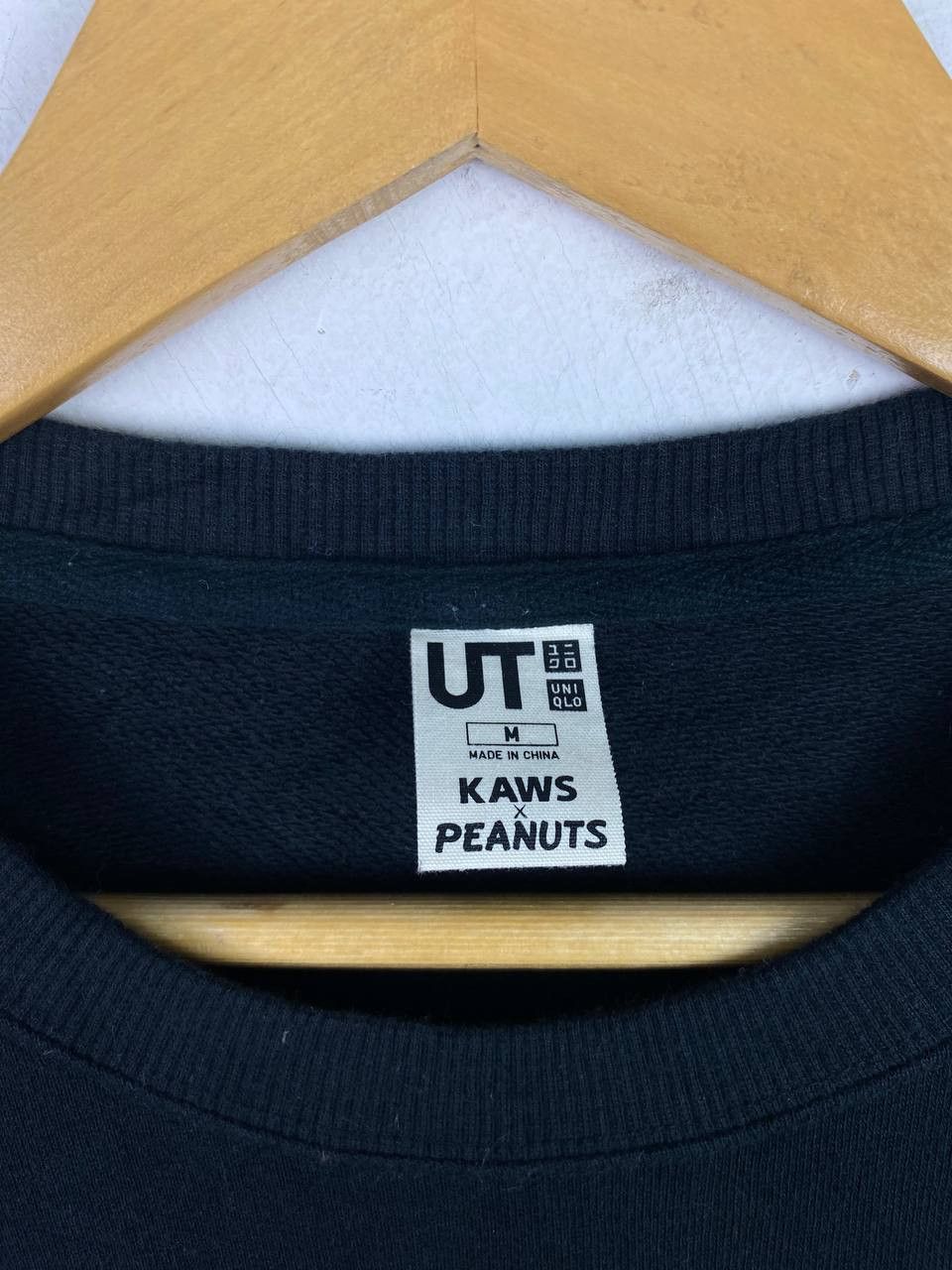 Kaws × Uniqlo uniqlo x peanuts x kaws sweathirt nice design Size US M / EU 48-50 / 2 - 4 Thumbnail