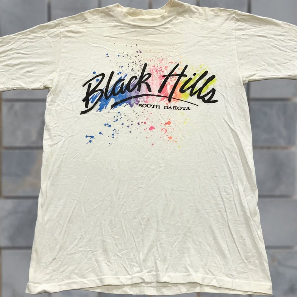 Vintage VTG 90s BLACK HILLS SOUTH DAKOTA PAINT SPLATTER T-Shirt MEDIUM/LARGE Ivory Men T-Shirt 90s Vintage Grey? Size US M / EU 48-50 / 2 - 1 Thumbnail