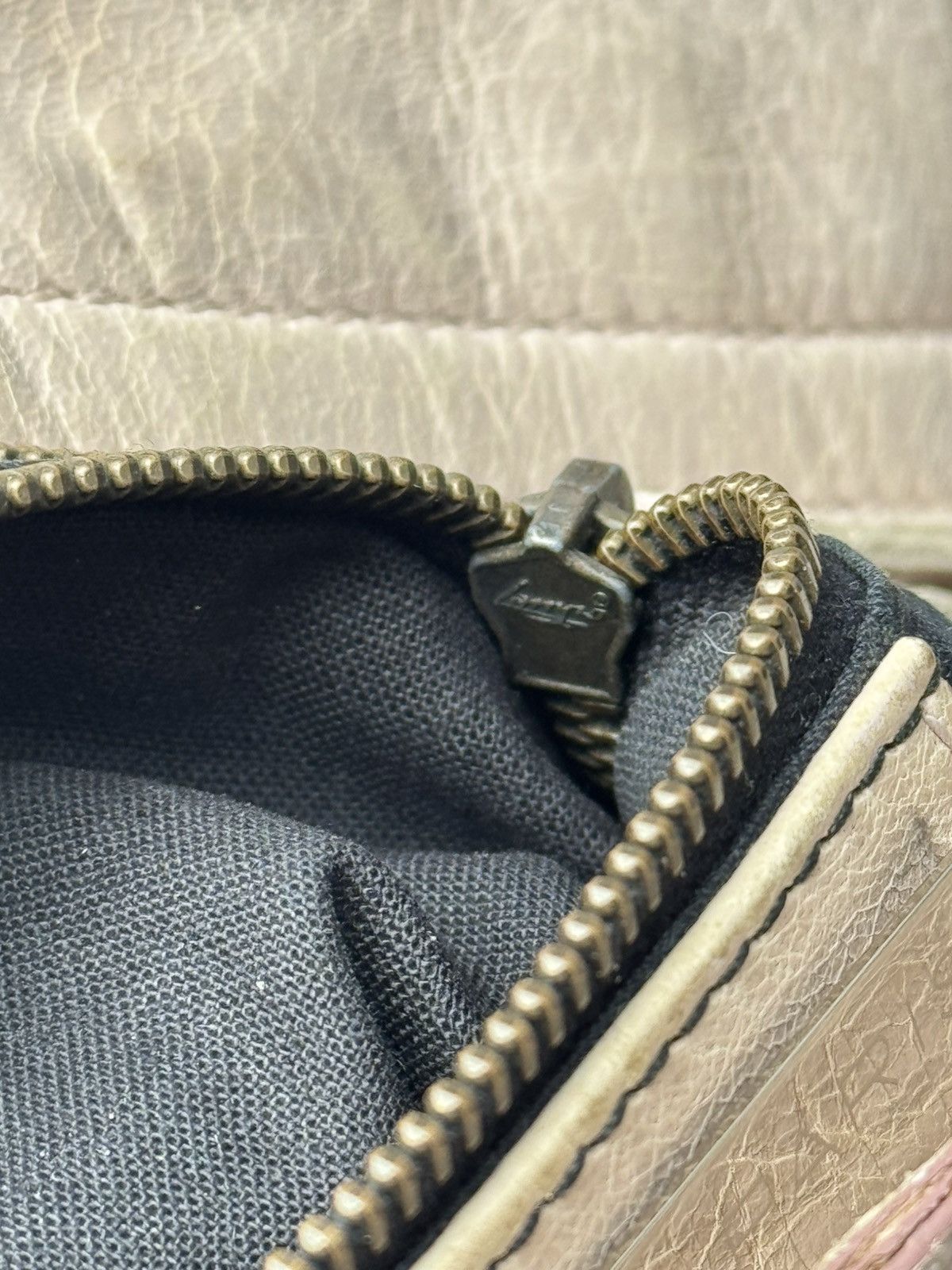 Balenciaga Vintage Balenciaga 00s City Bag Distressed Leather Handbag Size ONE SIZE - 21 Thumbnail