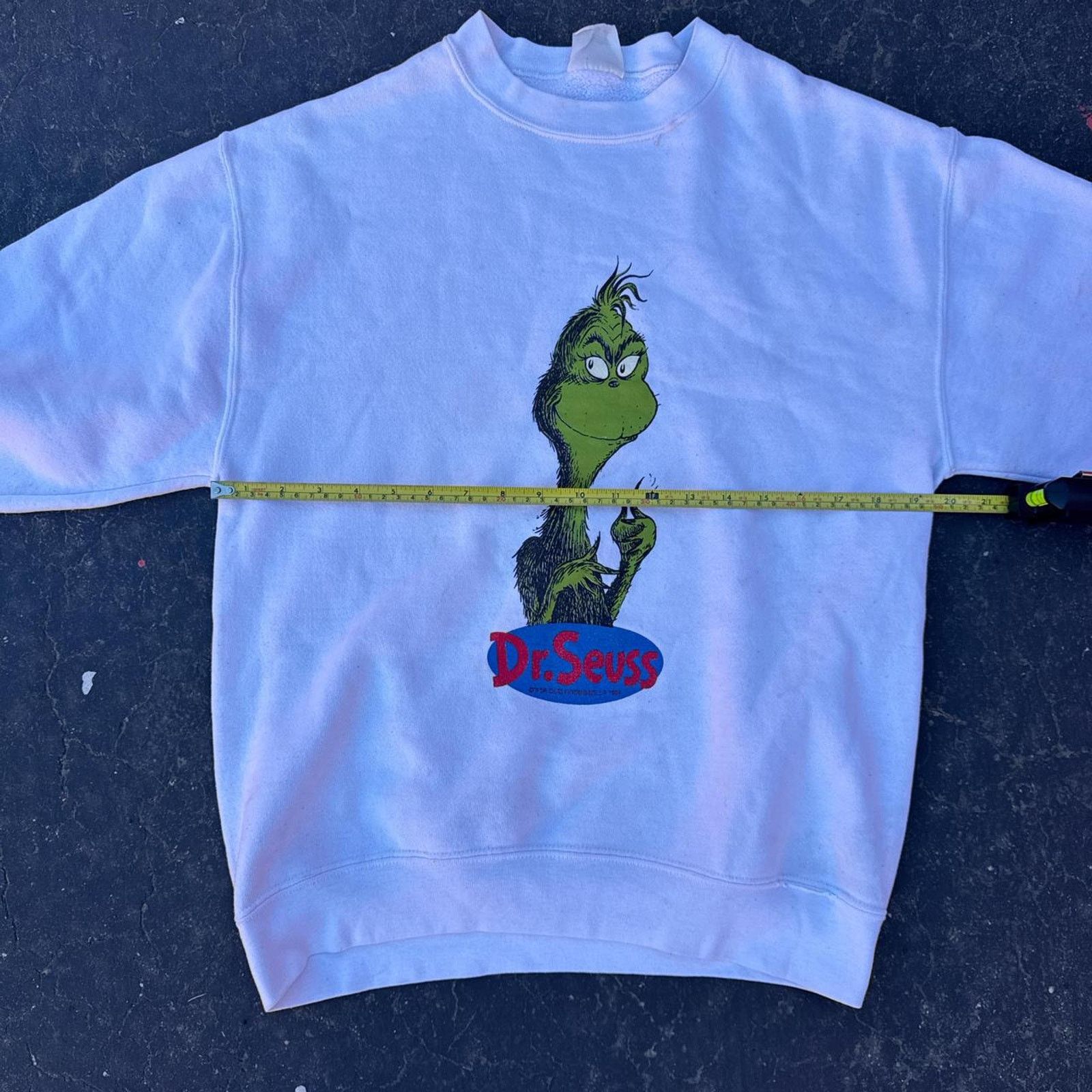 Vintage Vintage 1994 Dr. Seuss Grinch White Crewneck – Size Large Size US XL / EU 56 / 4 - 7 Thumbnail