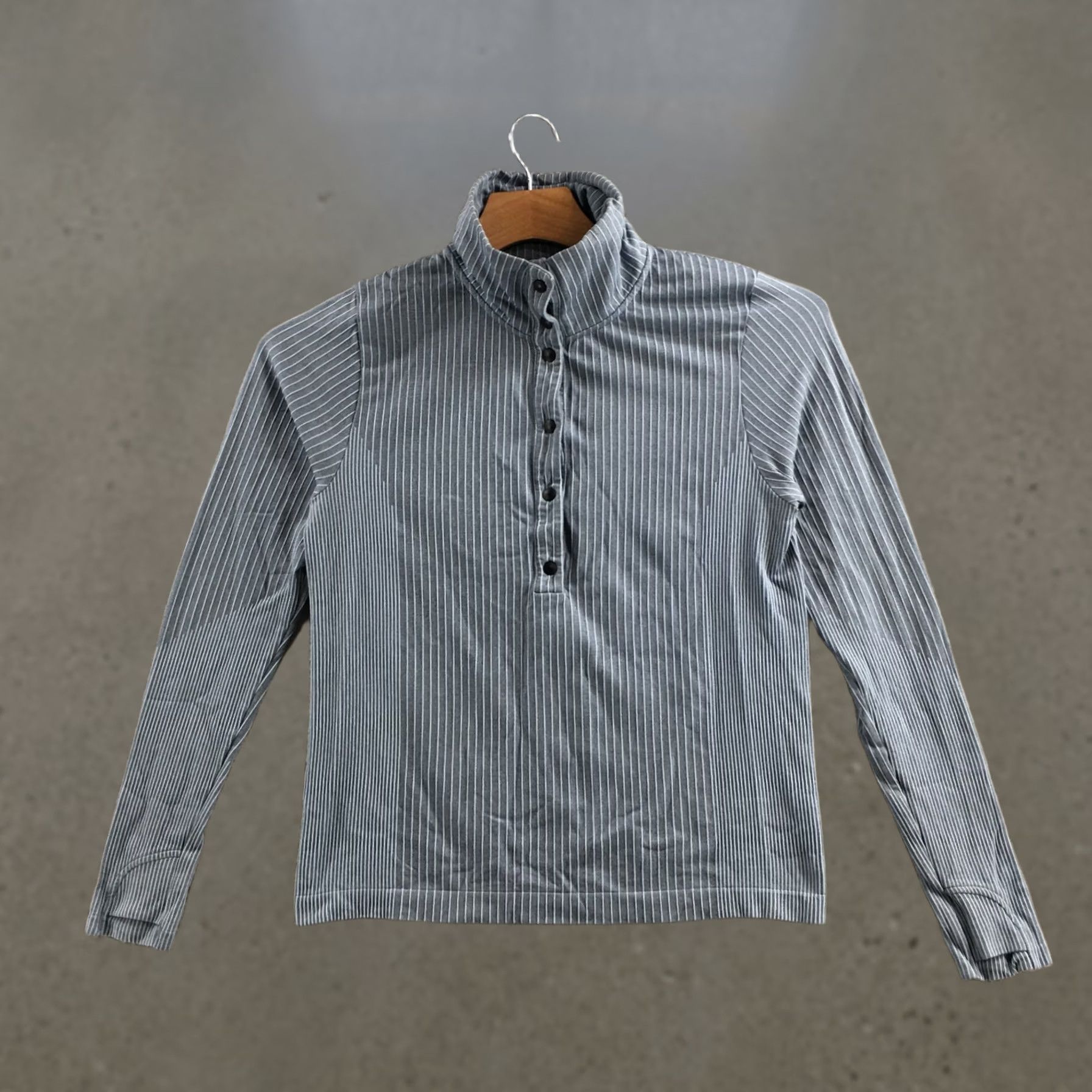 Athleta Athleta Top Womens Small Gray White Stripe Snap Mock Neck Long Sleeve Shirt Size S / US 4 / IT 40 - 1 Thumbnail