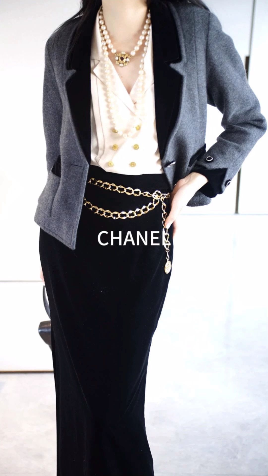 Chanel Chanel Gray Cashmere & Black Velvet Blazer FR36/S Size XS / US 0-2 / IT 36-38 - 1 Thumbnail