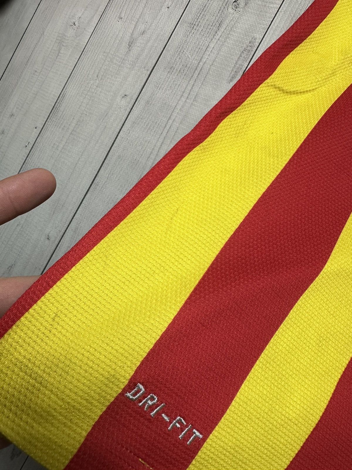Vintage Vintage Barcelona soccer jersey 11 Neymar size S Size US S / EU 44-46 / 1 - 5 Thumbnail