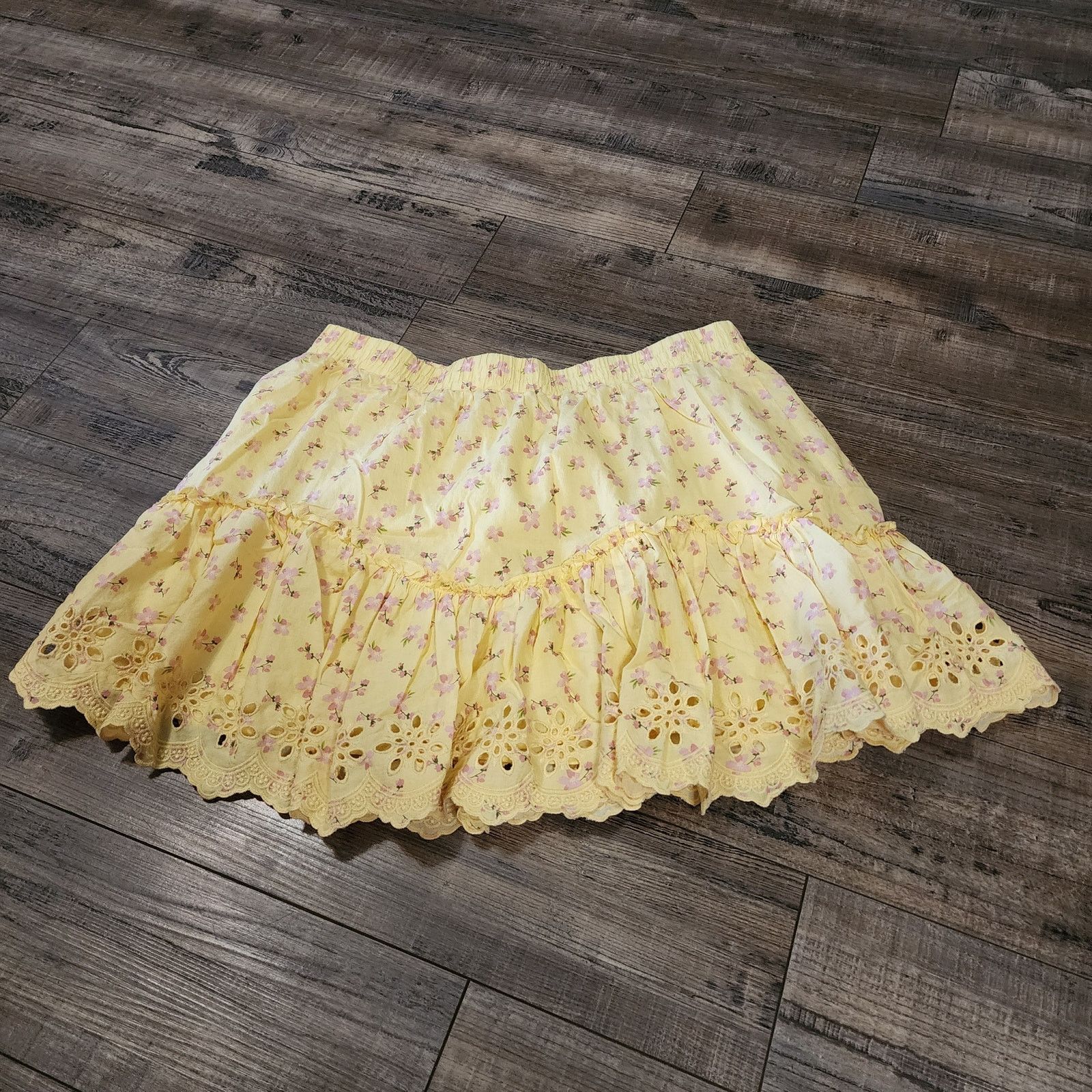 Aeropostale Aeropostale Yellow skirt with pink floral Size L flowy 2510 Size 28" / US 6 / IT 42 - 6 Thumbnail