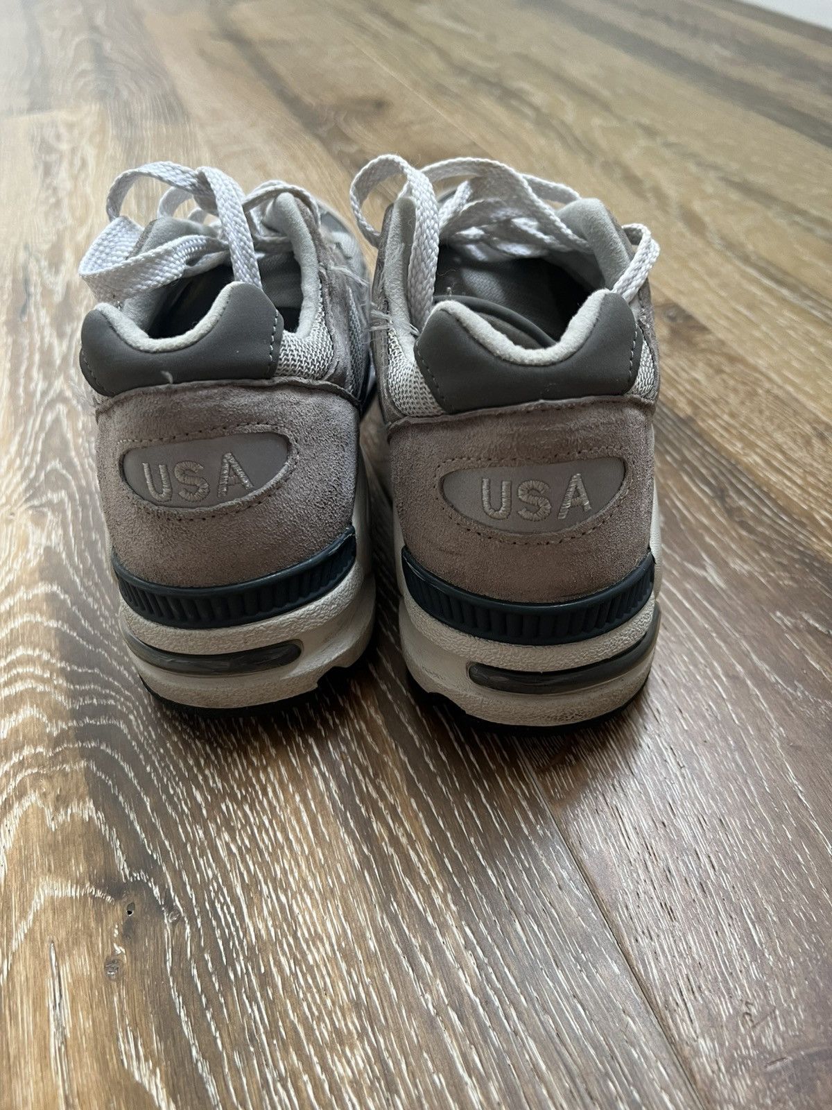 New Balance New Balance 990v2 Size US 9.5 / EU 42-43 - 2 Thumbnail