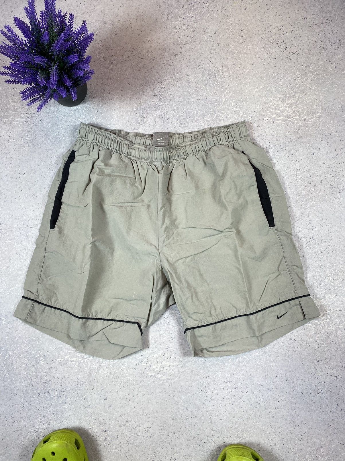 Nike × Vintage Vintage Nike Men’s Grey Shorts With Mini Logo Size Large Size US 34 / EU 50 - 2 Thumbnail