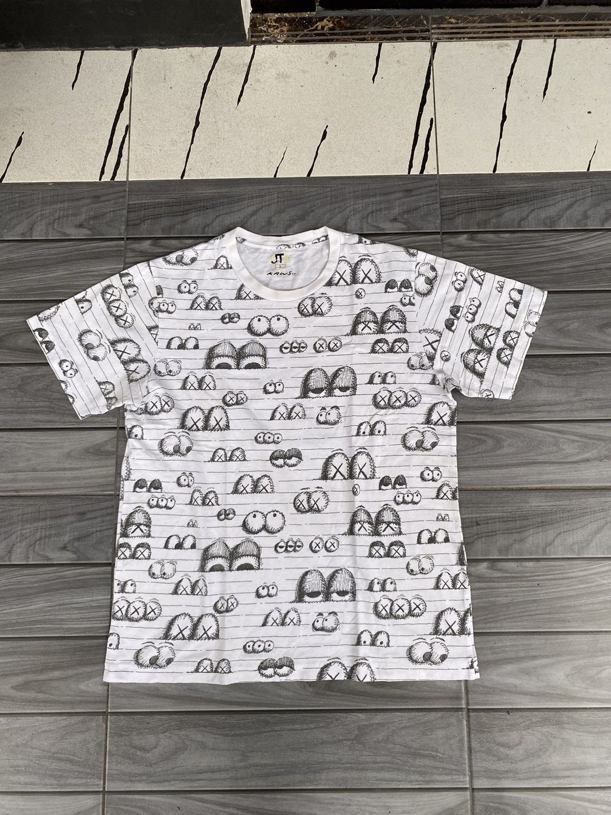 Japanese Brand × Kaws × Uniqlo Uniqlo x kaws tee Size US L / EU 52-54 / 3 - 1 Thumbnail