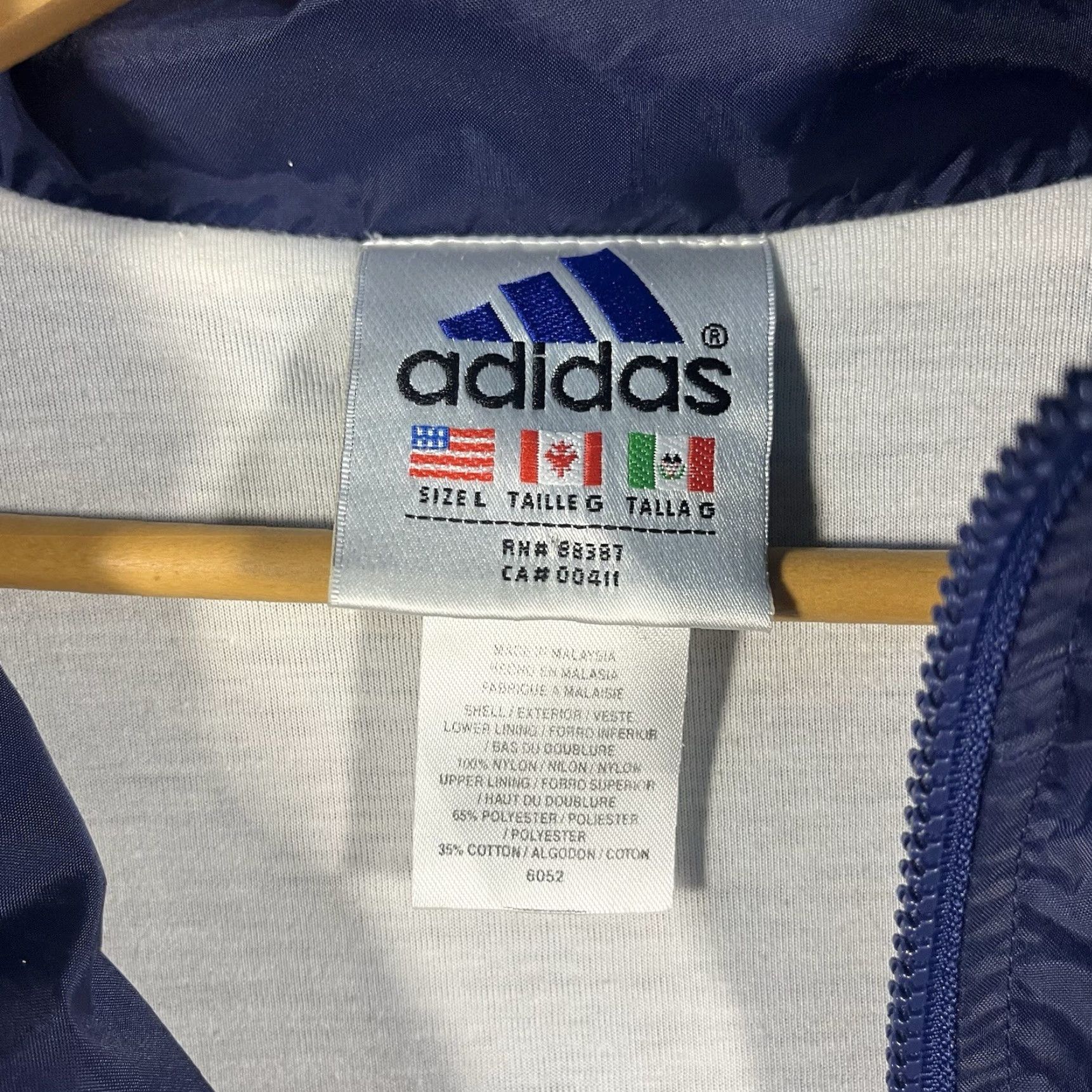Adidas VINTAGE Adidas Full Zip Windbreaker Jacket Mens Large Blue Striped 90s RARE Size US L / EU 52-54 / 3 - 3 Thumbnail