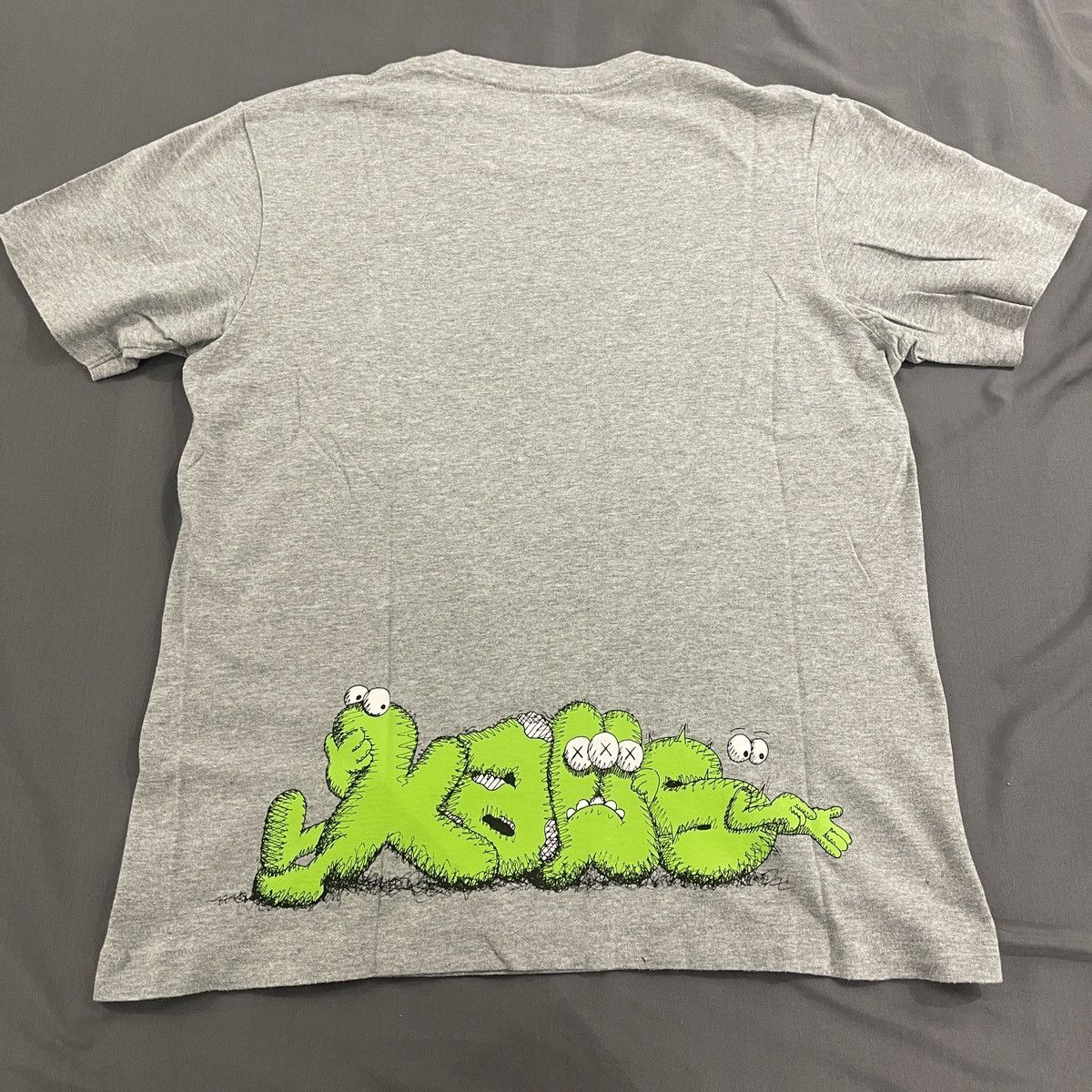 Kaws × Uniqlo XX Tee Size US M / EU 48-50 / 2 - 2 Thumbnail