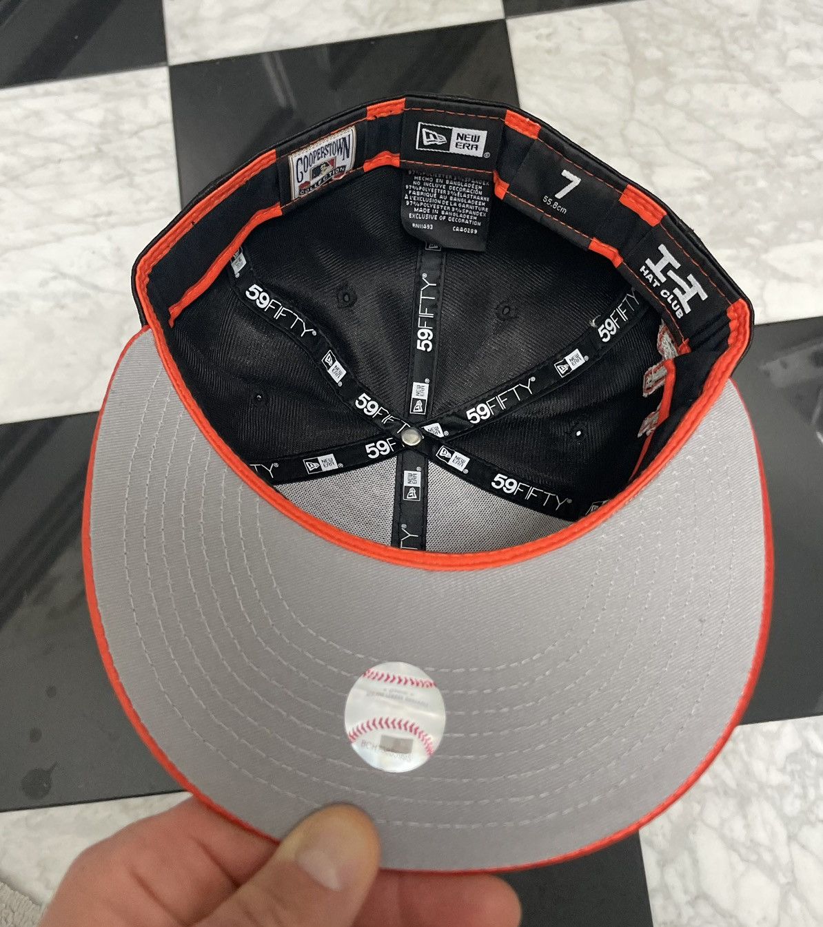 New Era 🔥 Exclusive Satin Giants fitted size 7 Size ONE SIZE - 4 Thumbnail