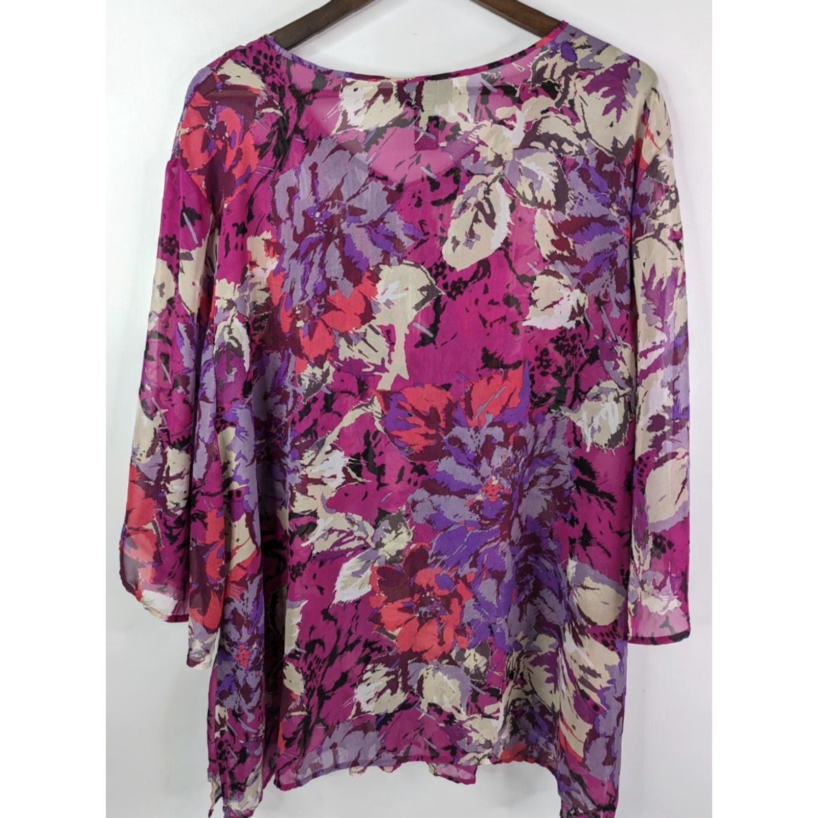 Vintage Maggie Barnes Purple Abstract Top Womens Size 3X 26/28 Short Sleeve Ruffle Blouse V-Neck Paisley Flutter Sleeve Polyester Plus Shirt Size XXL / US 16-18 / IT 52-54 - 4 Thumbnail