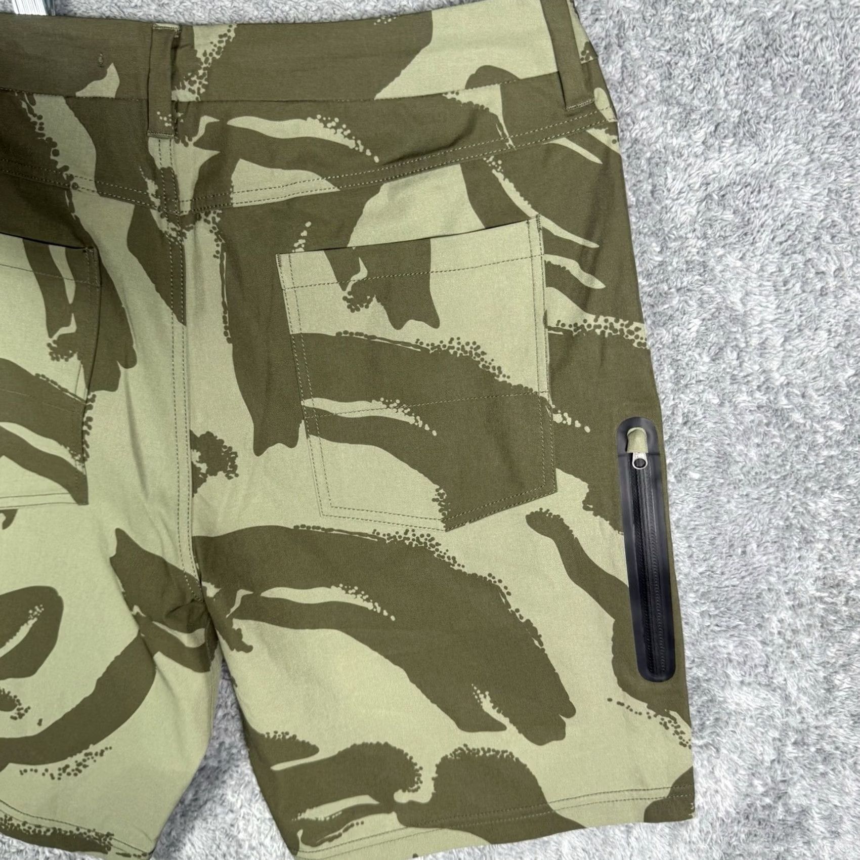 Roark Roark Explorer 2.0 Hybrid Shorts Mens 32x8 Stretch Green Camo Zip Pocket Wicking Size US 32 / EU 48 - 5 Thumbnail