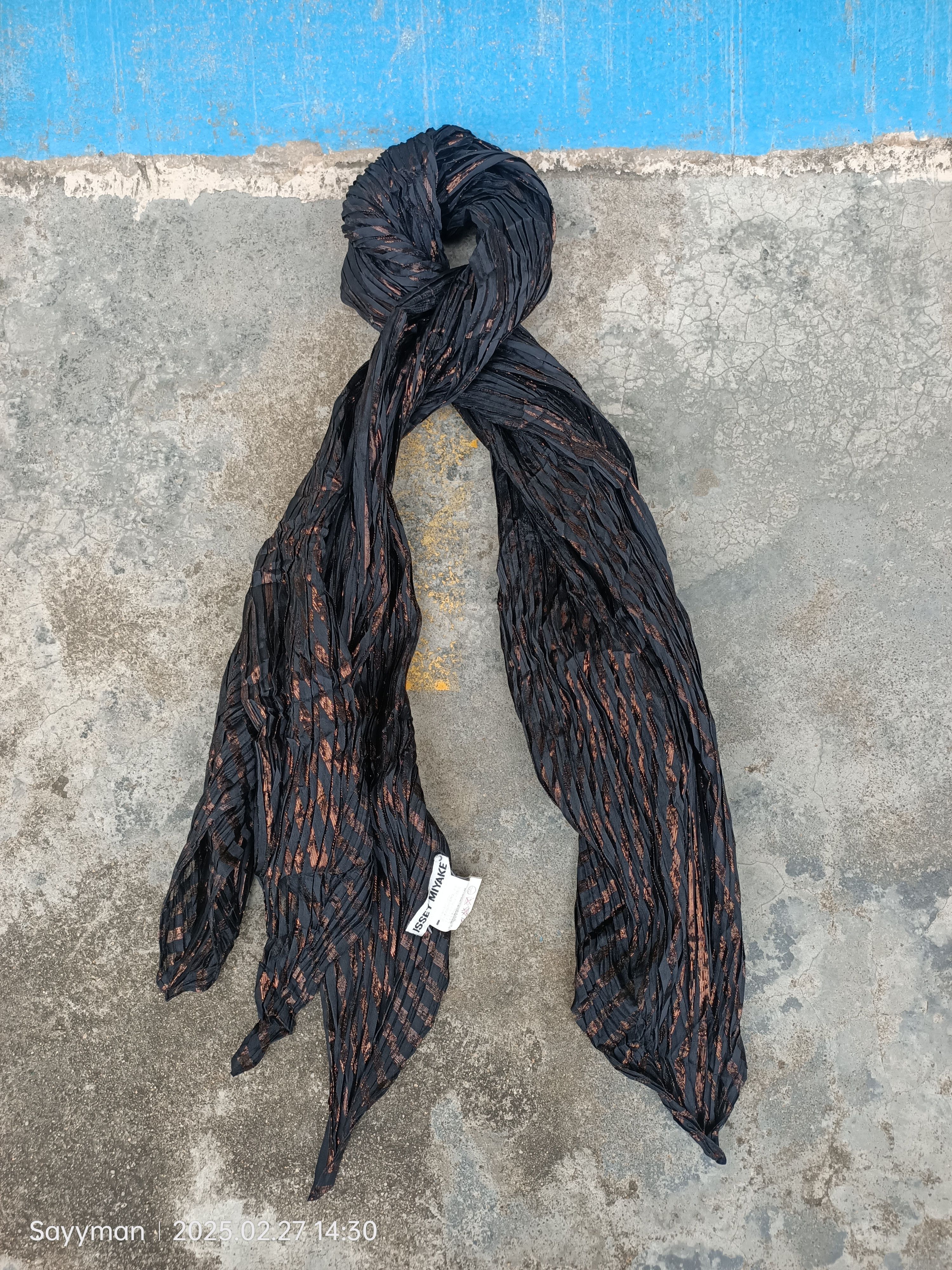 Issey Miyake Issey Miyake Scarf / Muffler / Neckwear - Size ONE SIZE - 2 Thumbnail