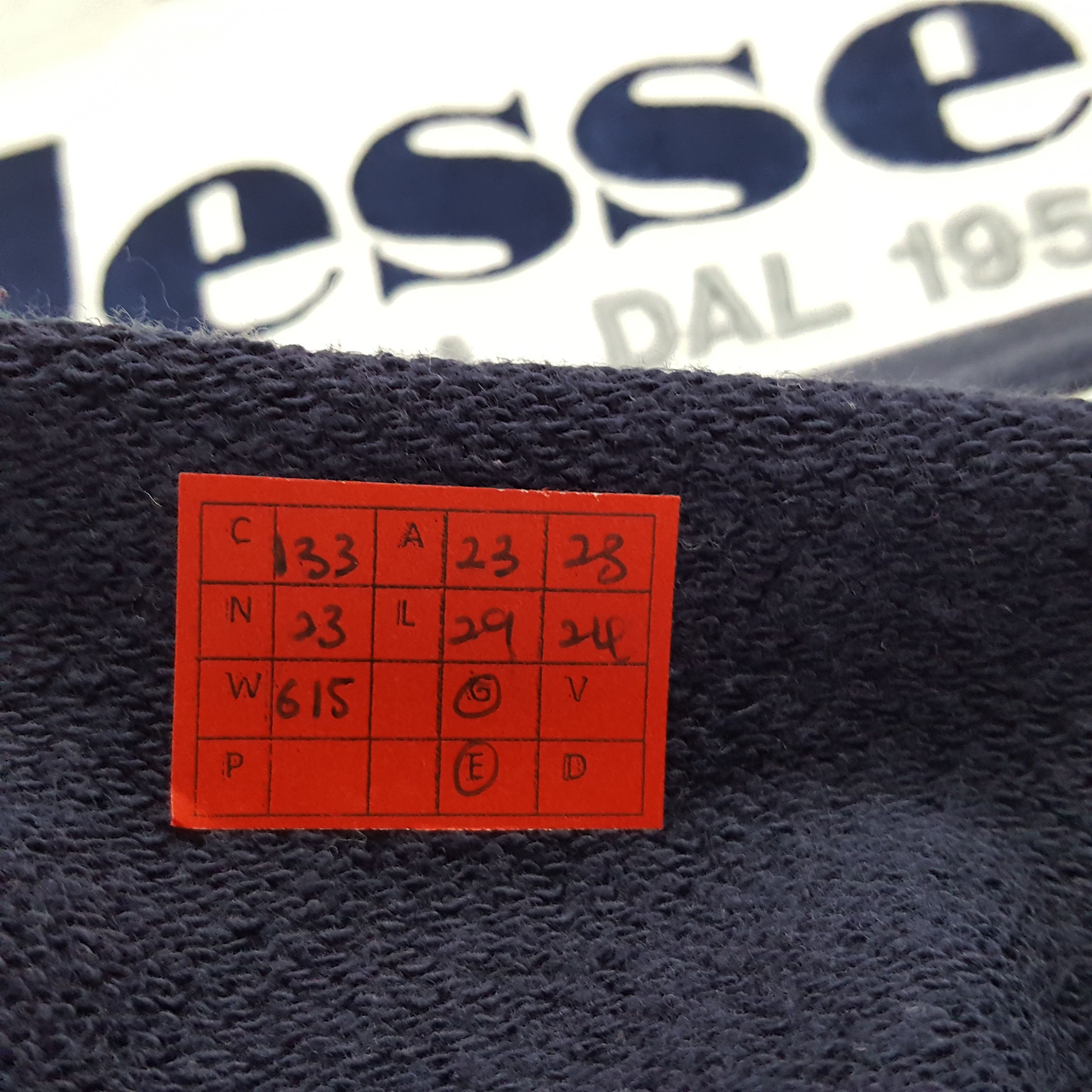Ellesse × Vintage Ellesse Center Design Streetwear Style Sweatshirt Size US L / EU 52-54 / 3 - 10 Thumbnail