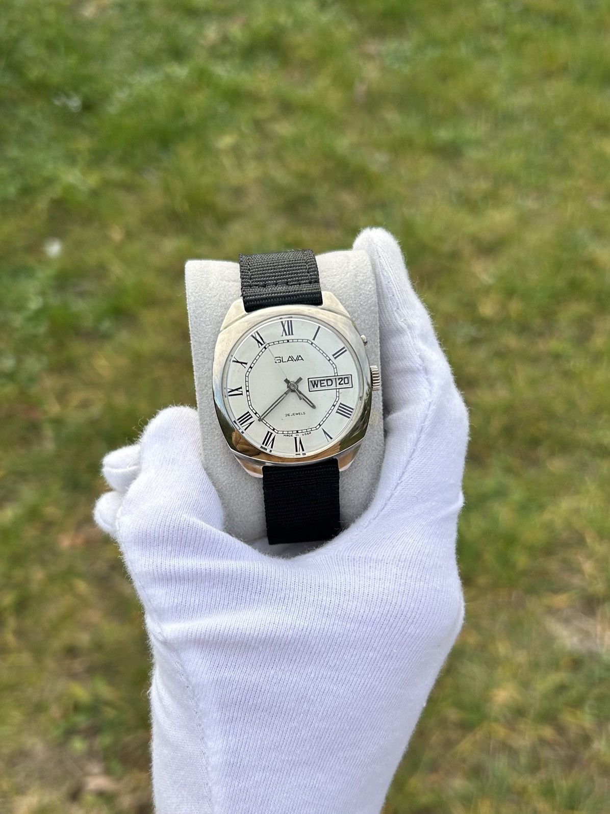 Vintage Vintage Watch Slava Soviet USSR Mechanical Wristwatch 1980s Size ONE SIZE - 2 Thumbnail