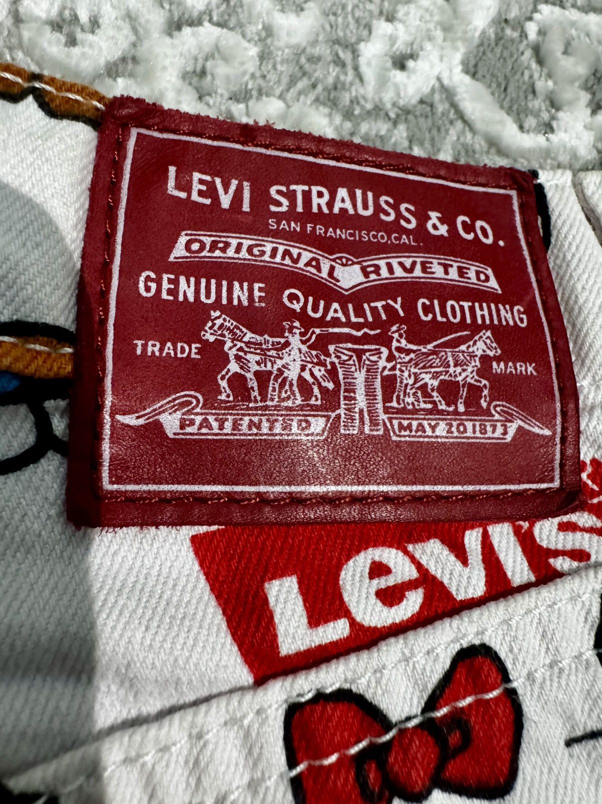 Levi's “Levi’s x Sanrio Hello Kitty” Rare Denim Shorts Size 24" / US 00 / IT 34 - 3 Thumbnail