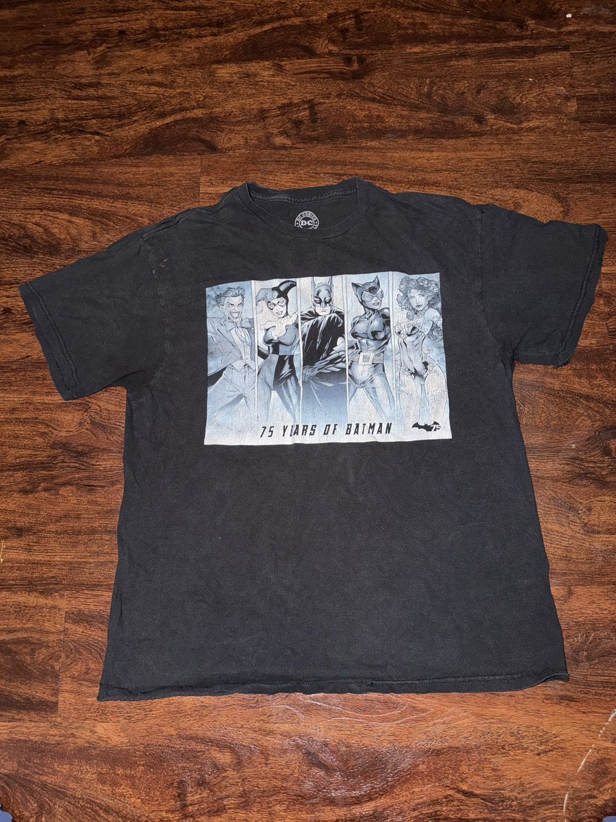 DC Comics Batman 75th Anniversary tee Size US L / EU 52-54 / 3 - 1 Thumbnail