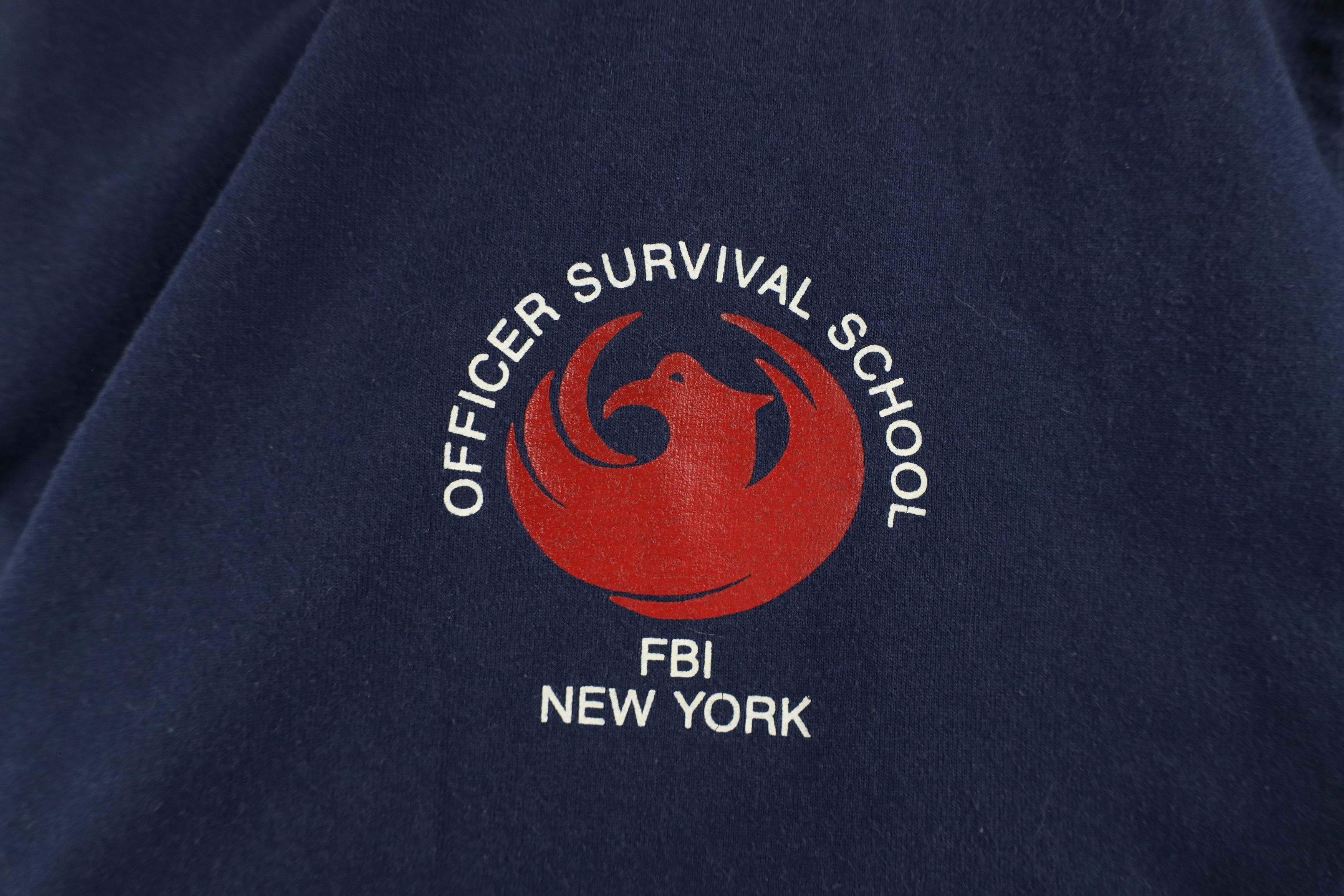 Vintage Vintage 90s Officer Survival School FBI New York T-Shirt Size US L / EU 52-54 / 3 - 4 Thumbnail