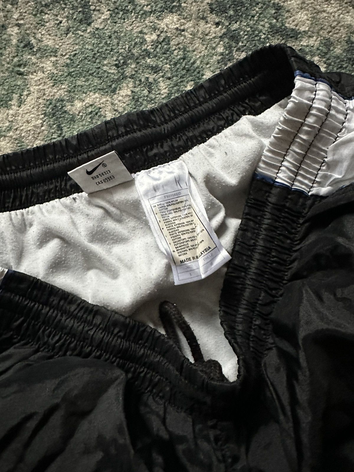 Nike VINTAGE NIKE BIG SWOOSH NYLON SKEPTA STYLE TRACK PANTS L Size US 34 / EU 50 - 5 Thumbnail