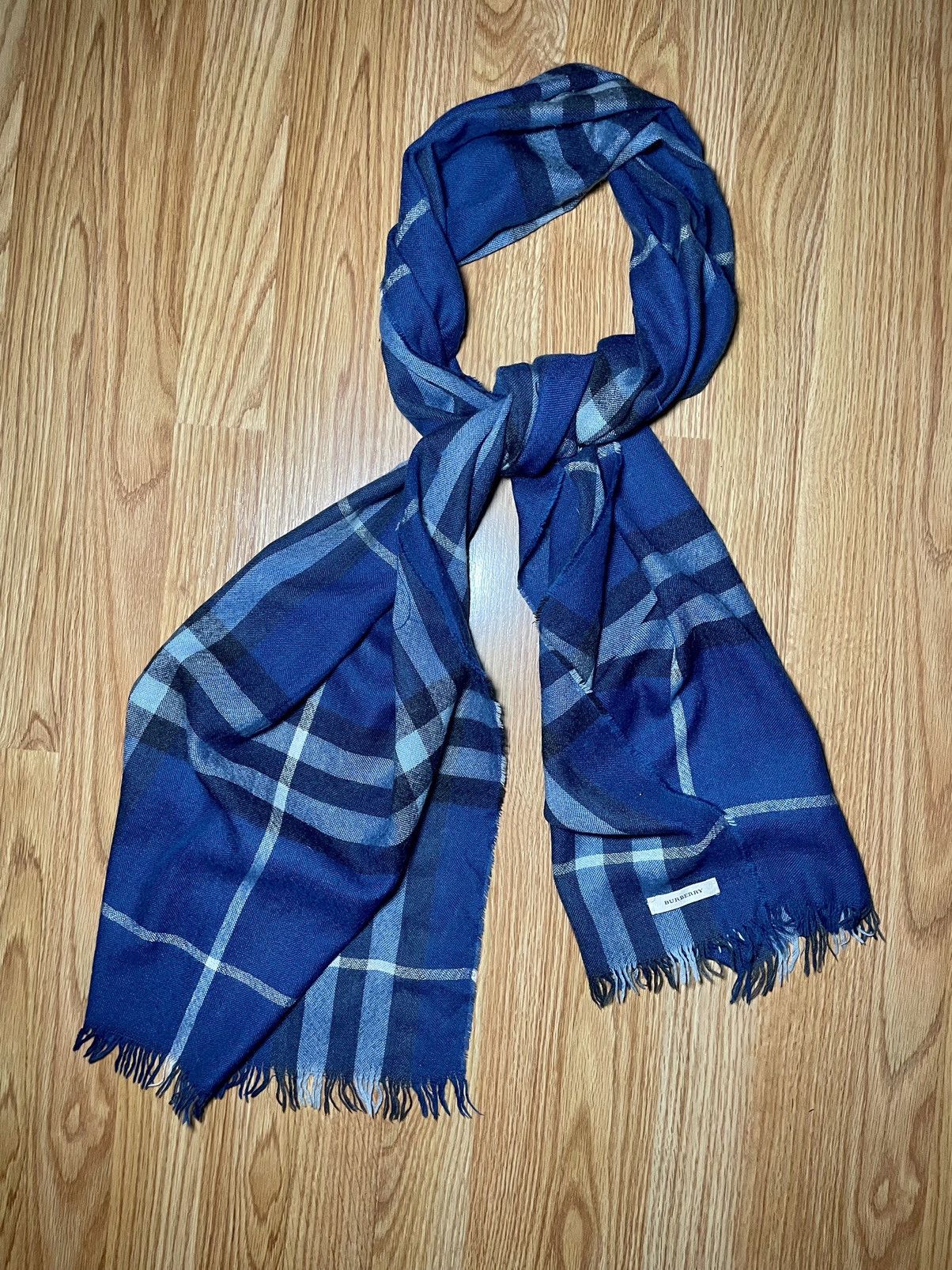 Burberry Burberry Lightweight Nova Check Wool Silk Scarf Shawl Navy Size ONE SIZE - 6 Thumbnail