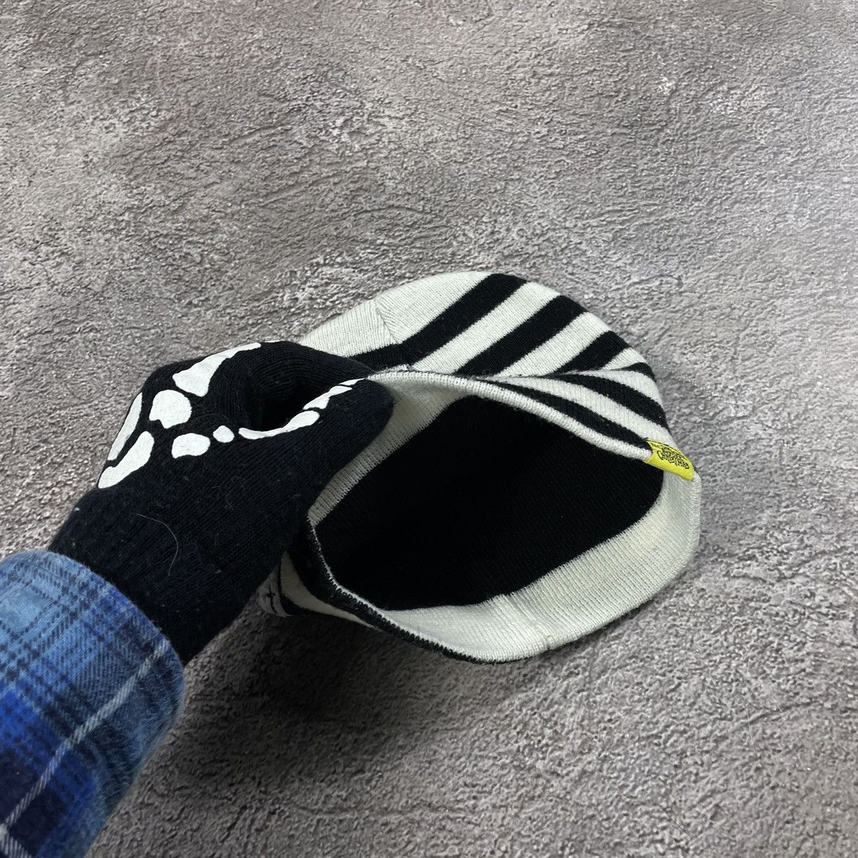 Vintage Vintage Y2K Striped Skull Graphic Beanie Black White Swag OS Size ONE SIZE - 5 Thumbnail