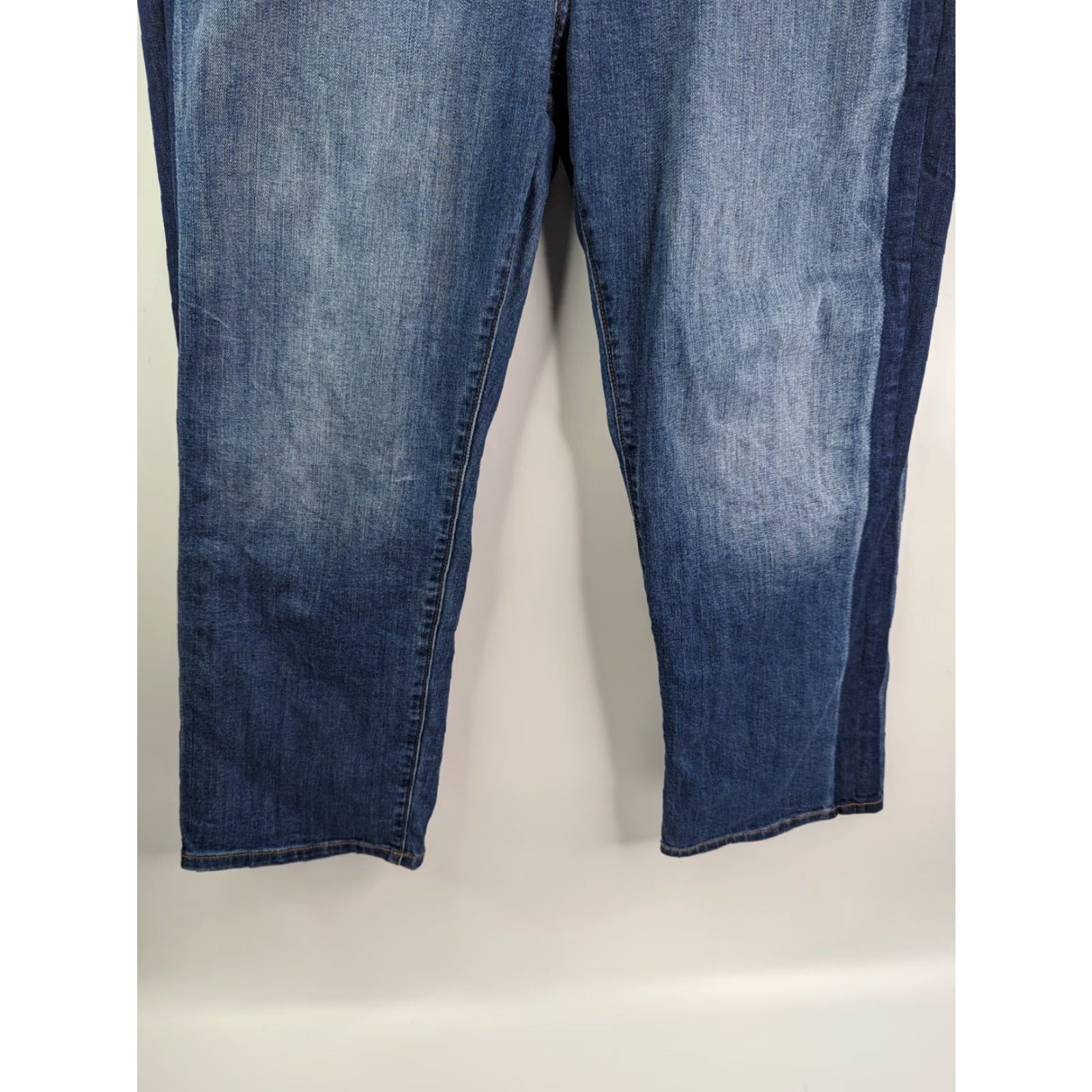 Banana Republic Banana Republic Premium Denim Side Stripe Girlfriend Blue Jeans Women’s 32 Size 24" / US 00 / IT 34 - 3 Thumbnail