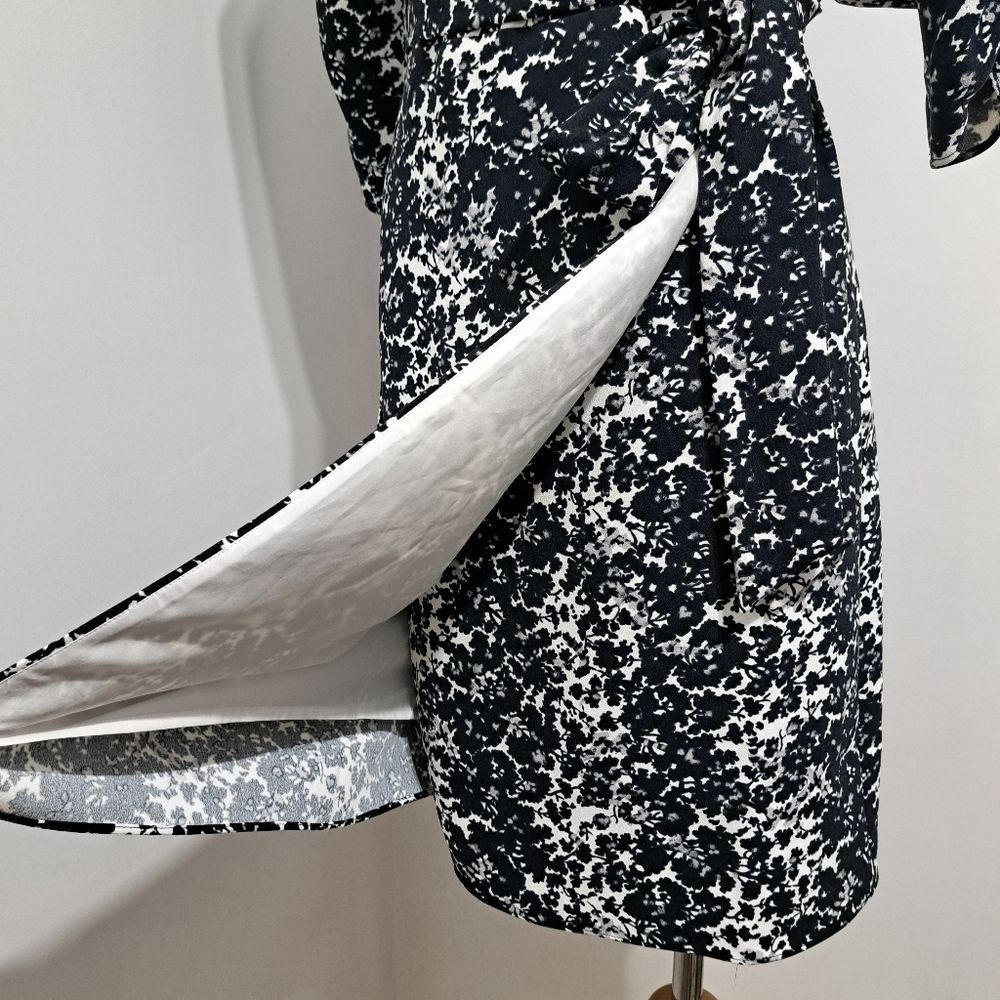 Club Monaco Club Monaco Casual Floral Wrap Dress Black/White Knee Length Size M / US 6-8 / IT 42-44 - 14 Thumbnail