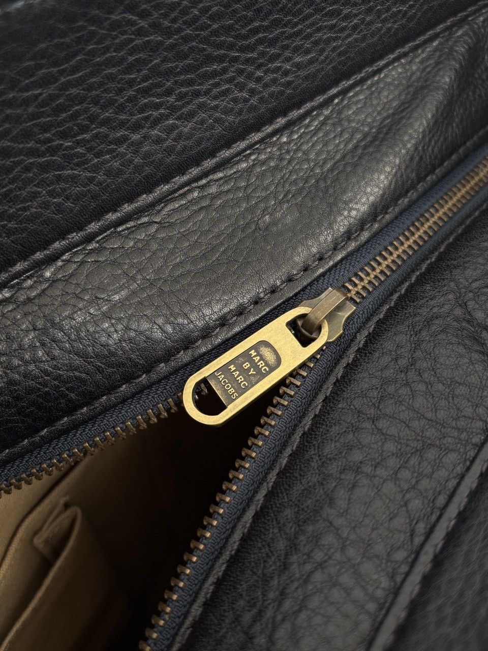 Marc Jacobs Marc by Marc Jacobs Women's Leather Shoulder Bag Tote Bag Size ONE SIZE - 14 Thumbnail
