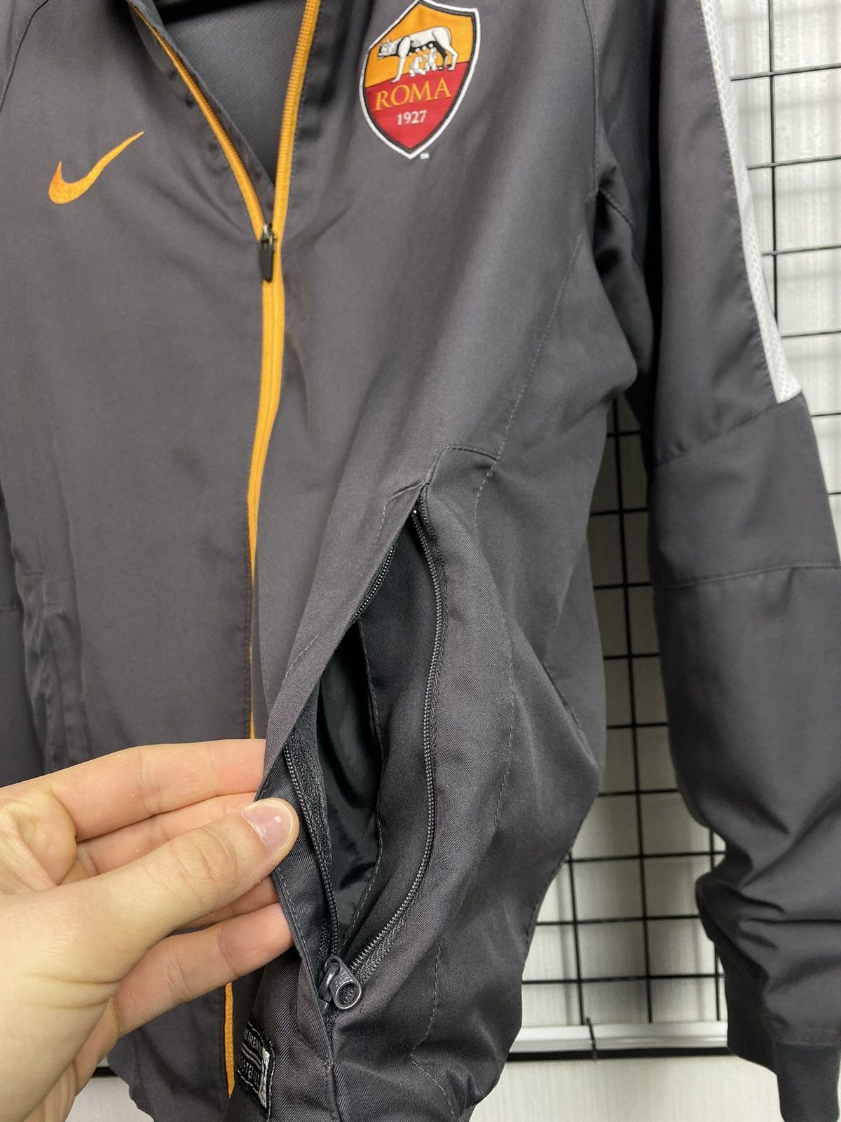 Vintage AC Roma Nike Track Zip Light Jacket Training Men’s S Grey Size US S / EU 44-46 / 1 - 8 Thumbnail