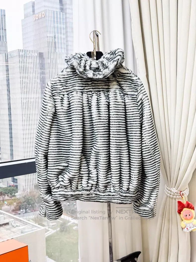 Chanel Chanel Striped zebra lotus leaf collar eco-friendly fur lo Size XXS / US 00 / IT 34 - 3 Thumbnail