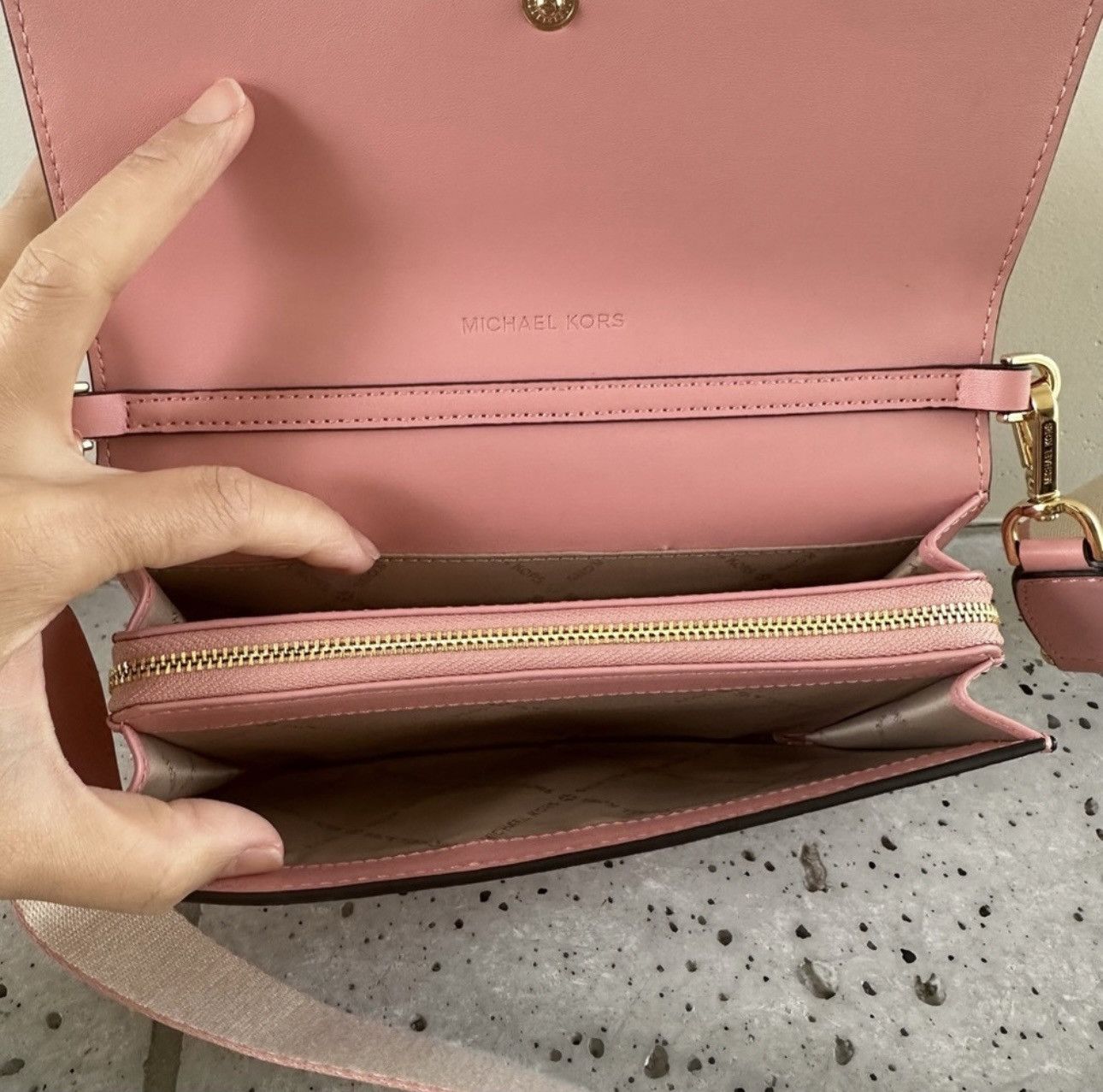 Michael Kors NWT Michael Kors Jet Set Large Leather Crossbody Bag Size ONE SIZE - 2 Thumbnail