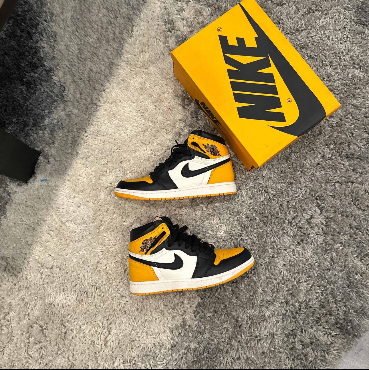 Jordan Brand Jordan 1 Retro High OG “Yellow Toe” Size US 9 / EU 42 - 2 Thumbnail