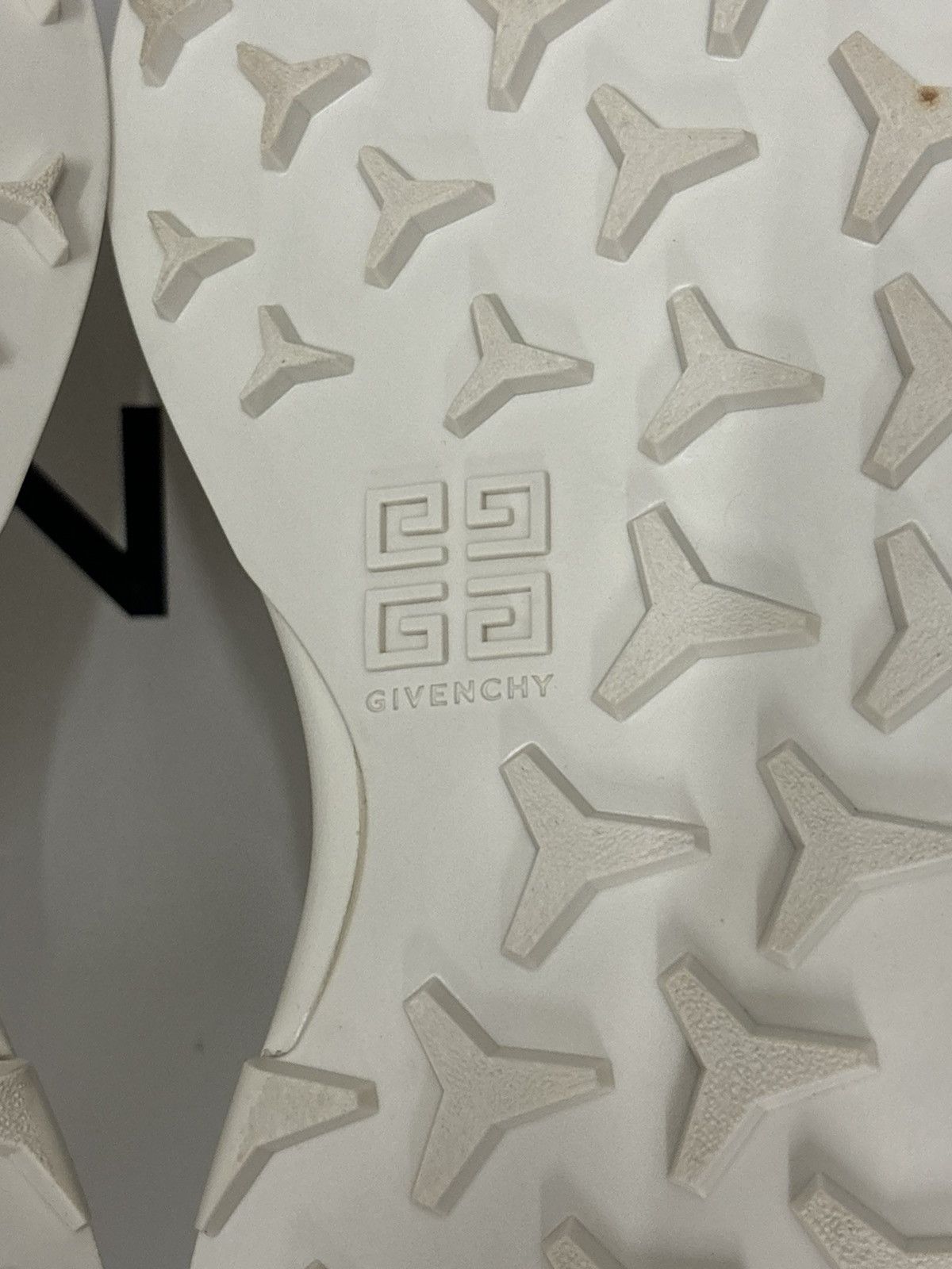 Givenchy Givenchy Show Low Shoe Ivory Size US 8 / EU 41 - 7 Thumbnail