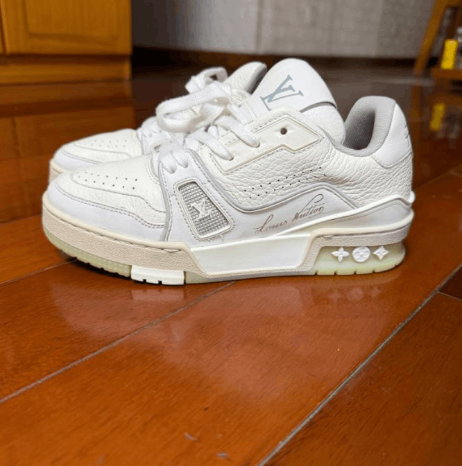 Louis Vuitton Louis Vuitton Low-Top Sneakers Size US 5.5 / IT 35.5 - 1 Thumbnail