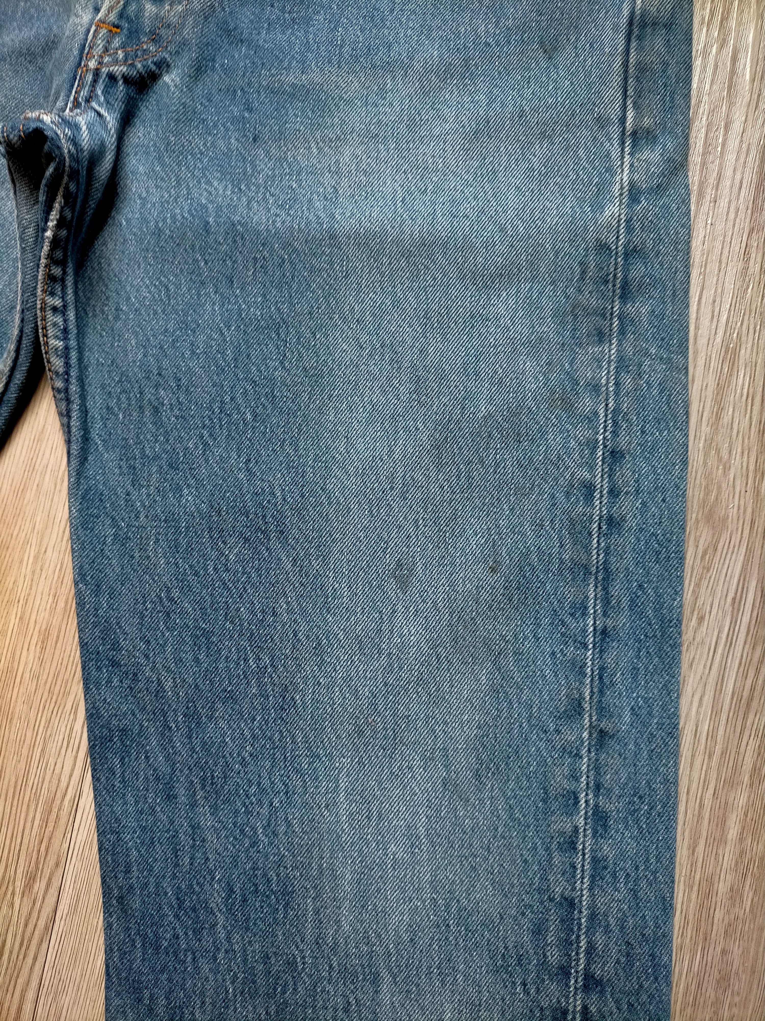 Levi's Vintage Clothing Vintage Levis 501 button Fly Blue Jeans Size US 31 - 8 Thumbnail