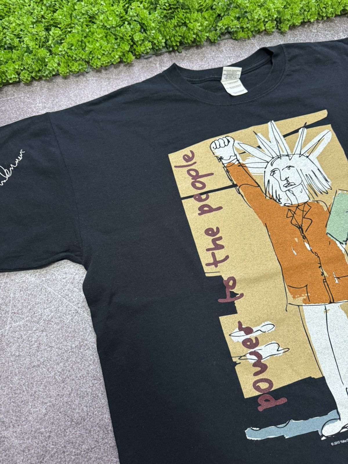Vintage Yoko Ono John Lennon State Of Liberty T Shirt 2010 Y2k Art Size US XL / EU 56 / 4 - 9 Thumbnail