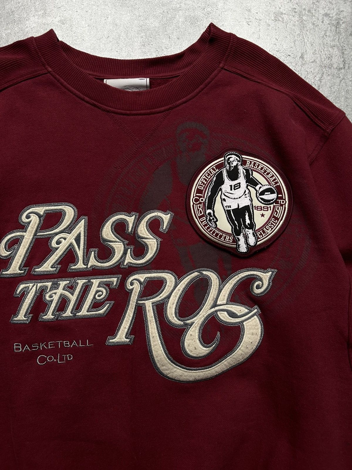 Jordan Brand × Vintage Vintage Basketball Sweatshirt Pass The Roc 1891 Size US L / EU 52-54 / 3 - 3 Thumbnail